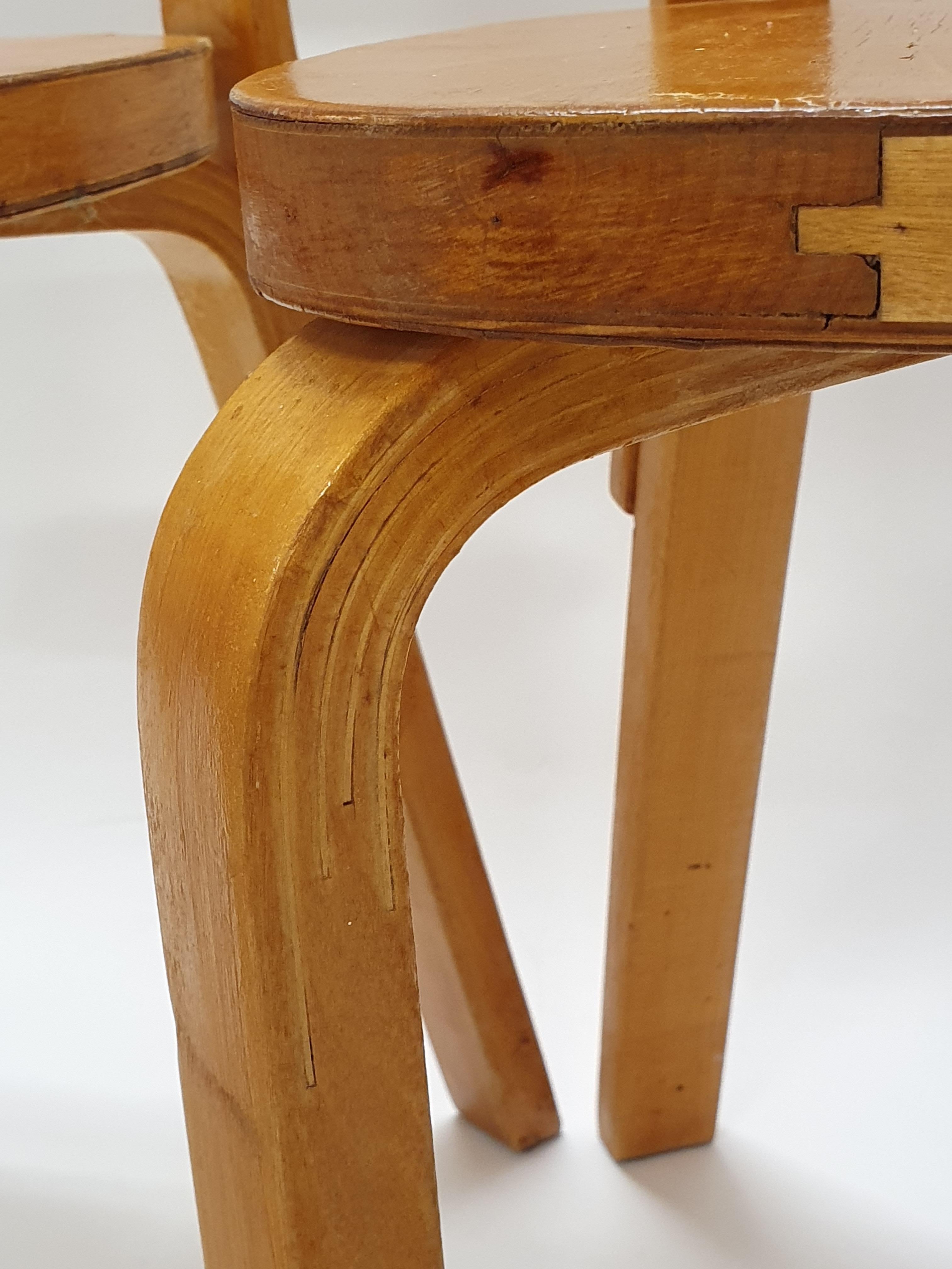 Metà XX secolo Sedie 69 di Alvar Aalto by Artek 1950s in vendita