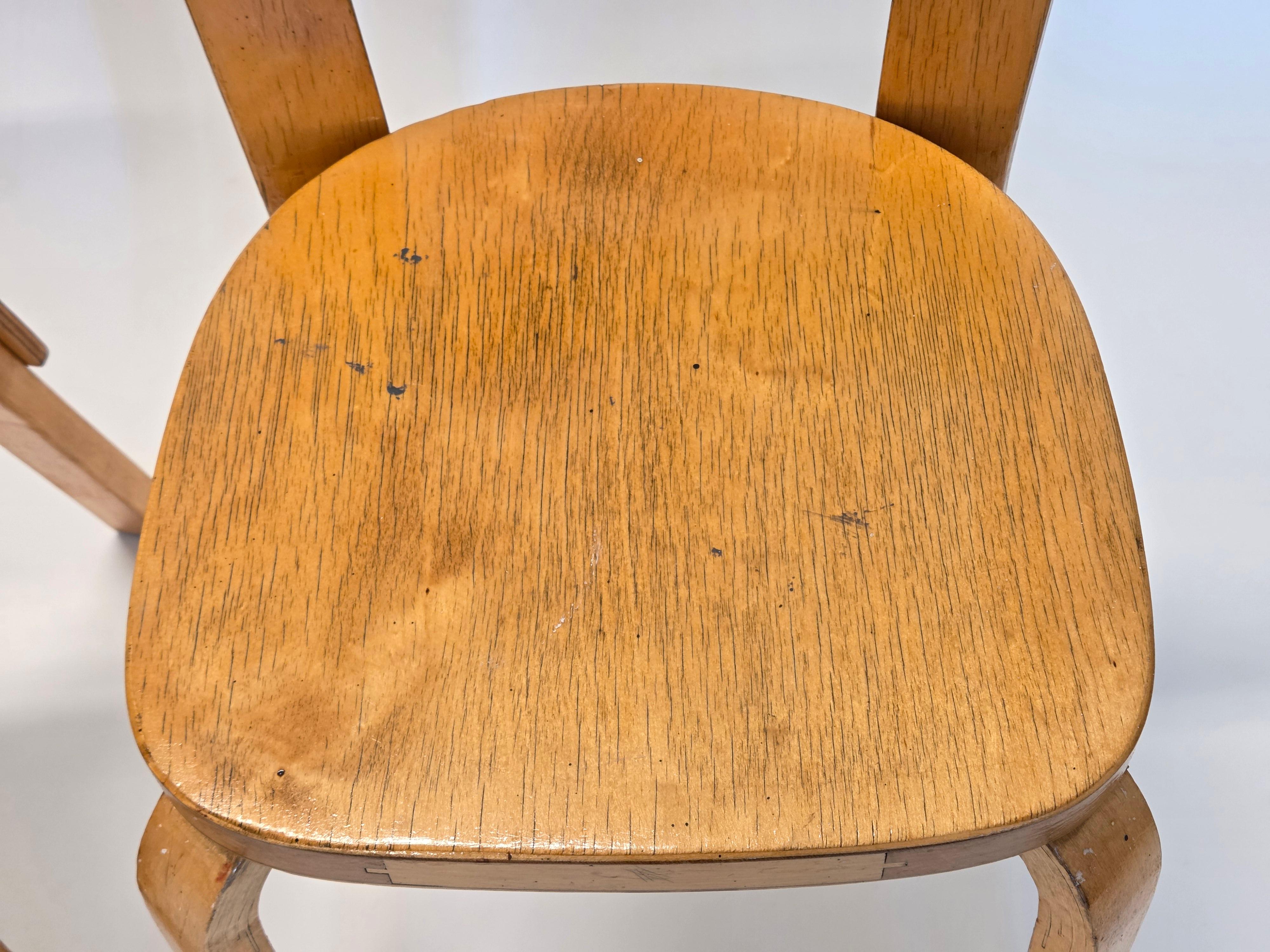 Alvar Aalto Chairs model A65 by Artek 1950s en venta 3
