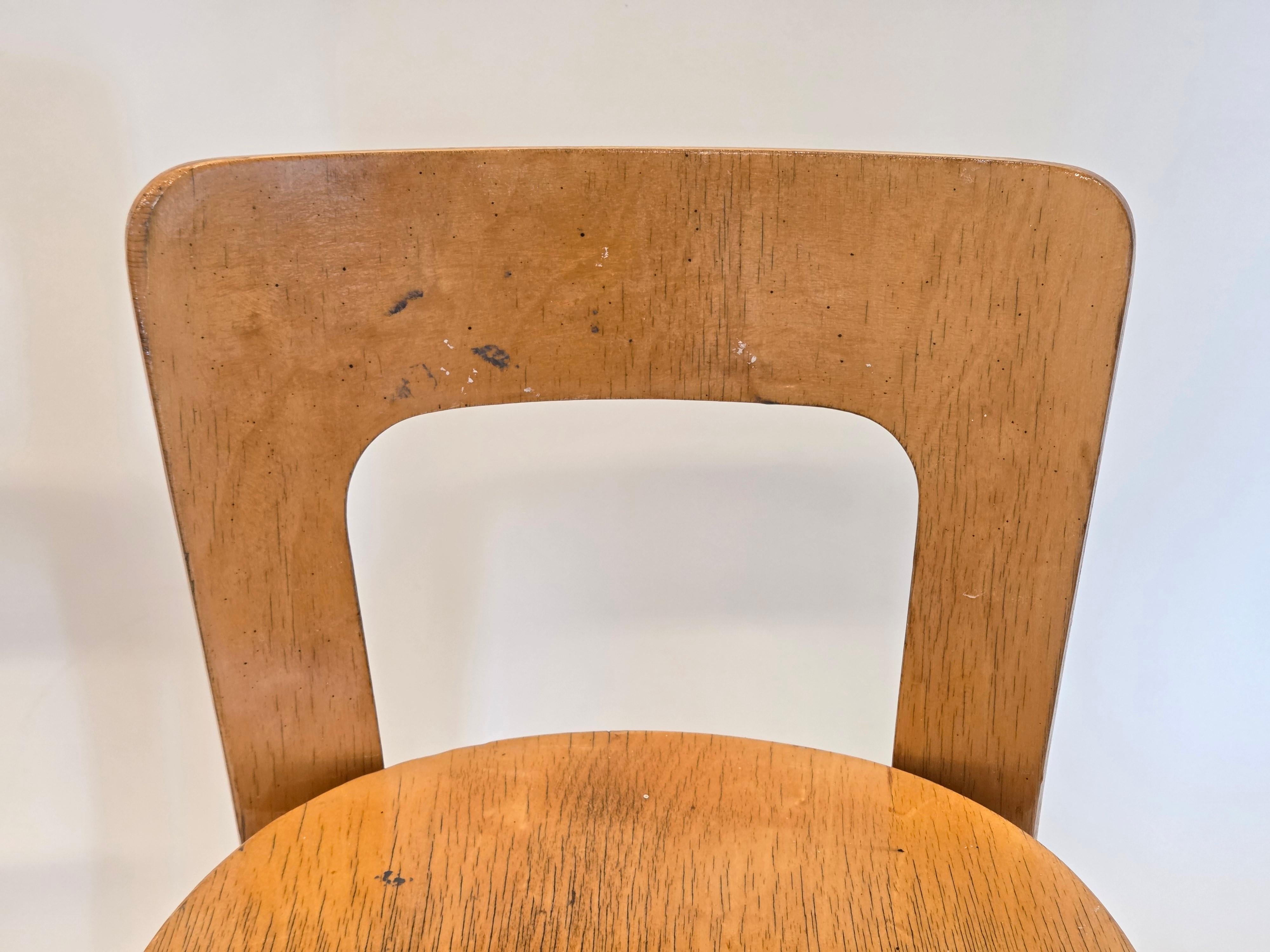 Alvar Aalto Chairs model A65 by Artek 1950s en venta 4