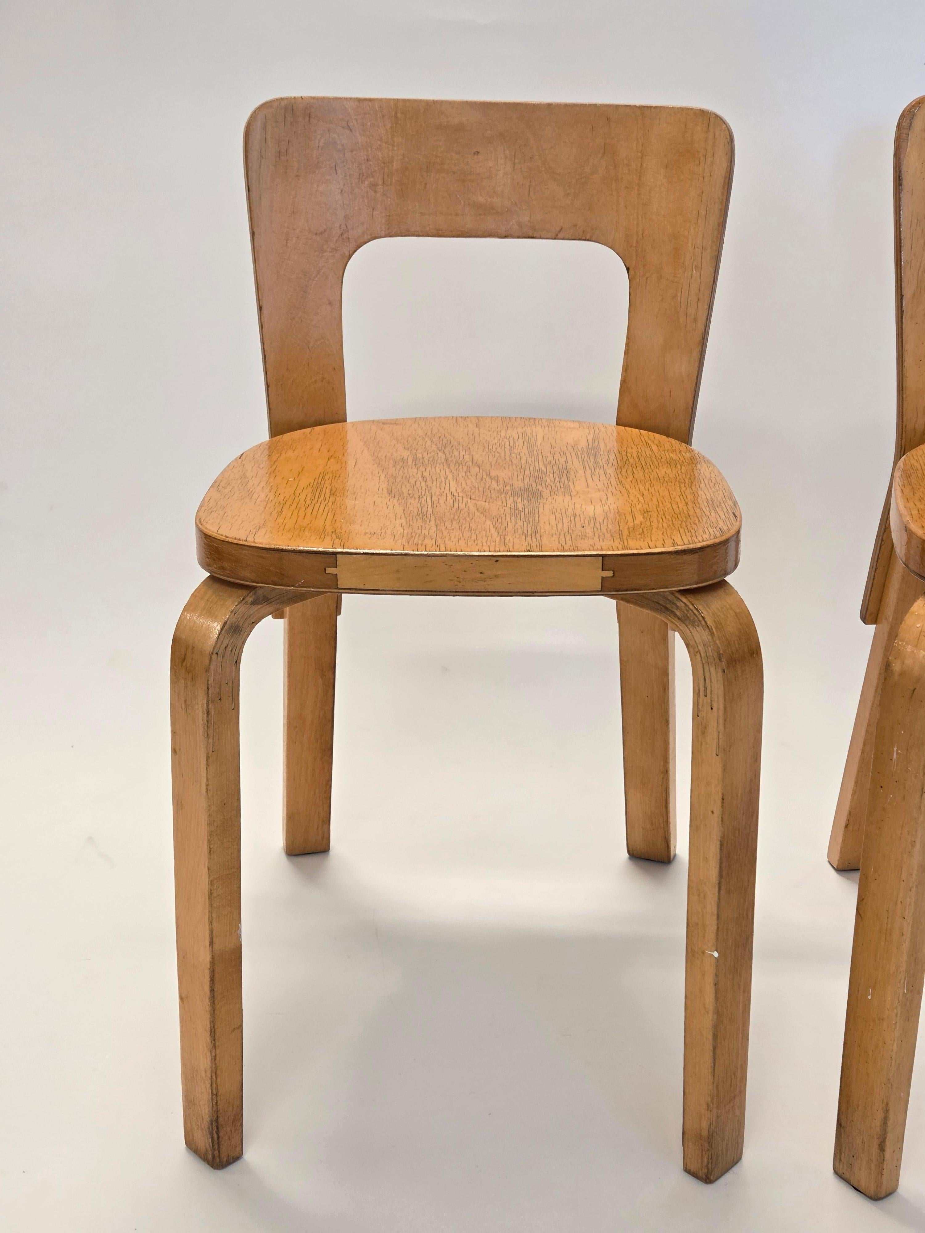 Alvar Aalto Chairs model A65 by Artek 1950s Escandinavo moderno en venta