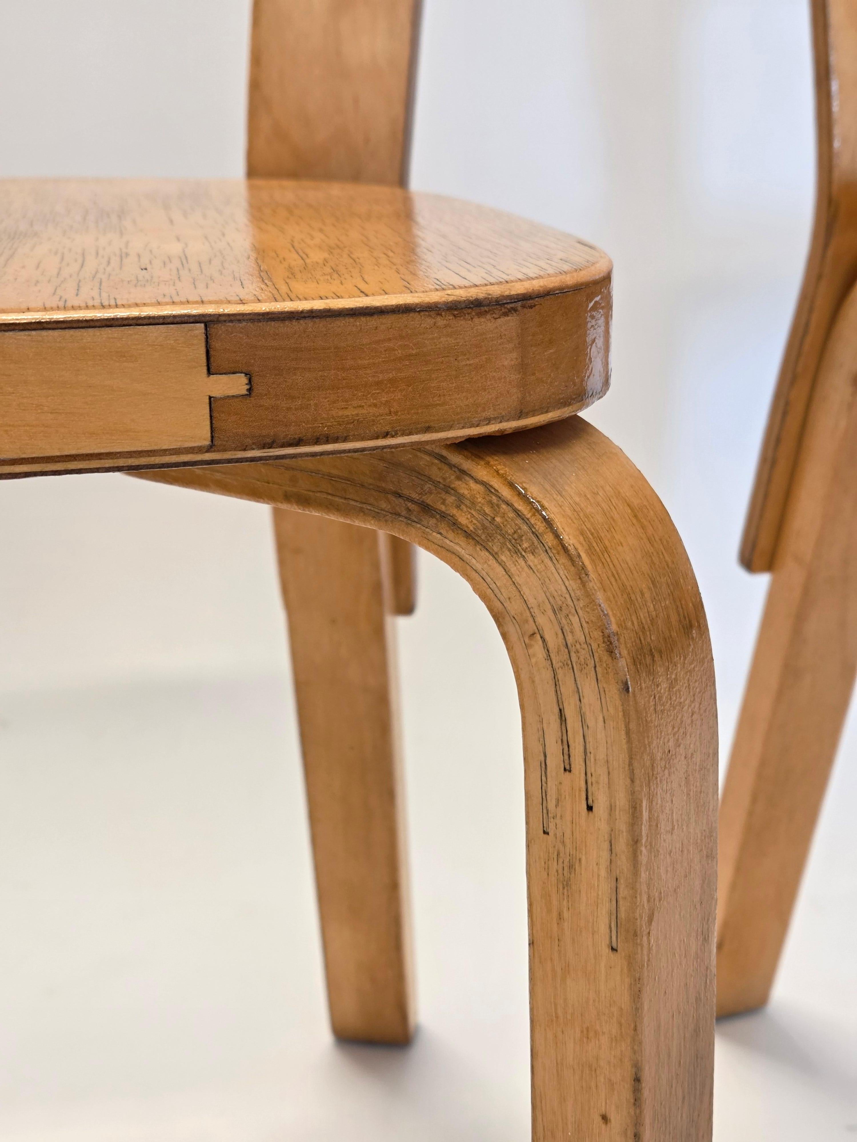 Alvar Aalto Chairs model A65 by Artek 1950s Finlandés en venta