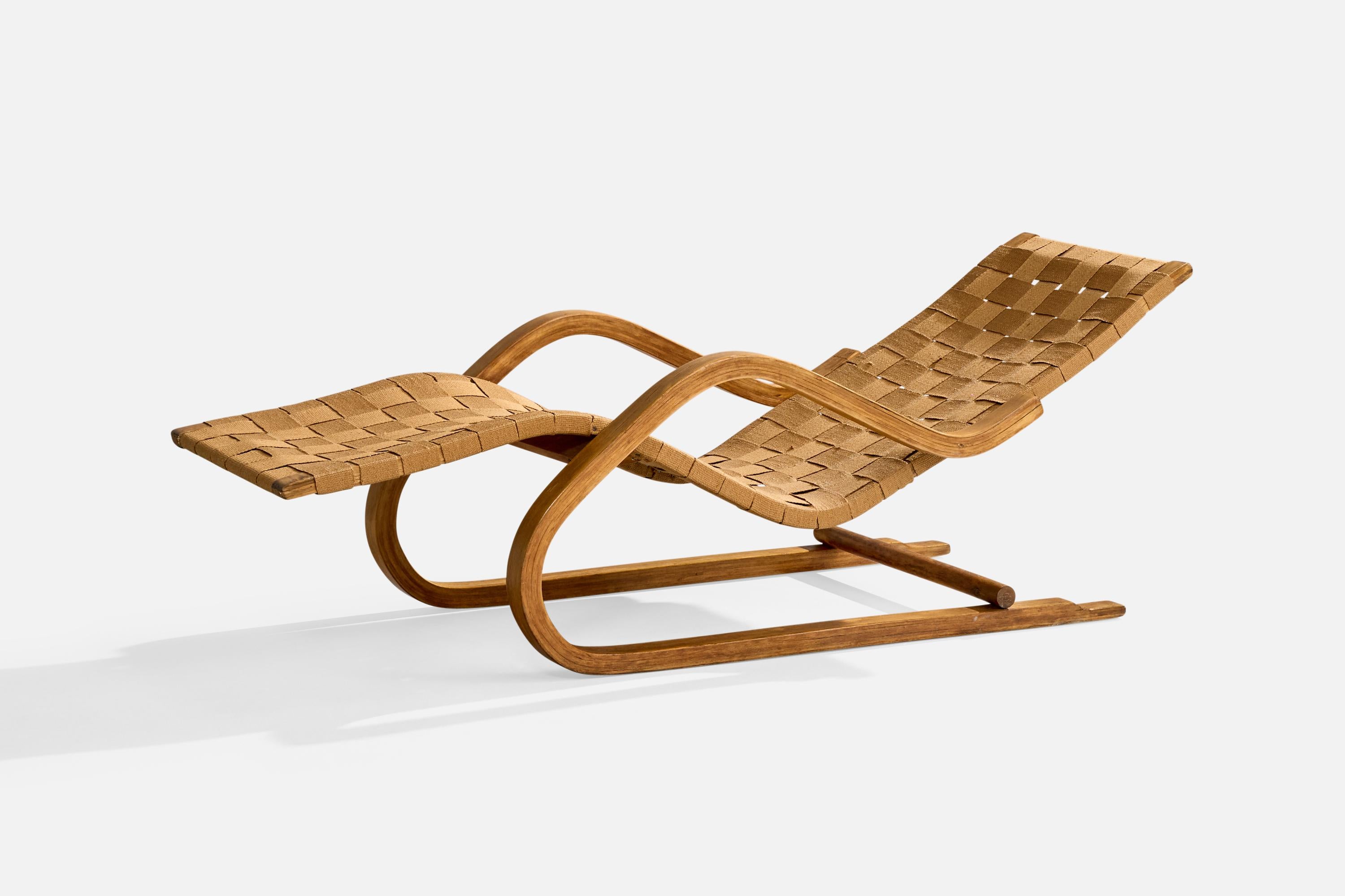 Chaise longue en bois courbé de bouleau et sangles en tissu beige, conçue par Alvar Aalto et produite par O.Y. Huonekalu-ja Rakennusyötehdas, A.B., Turku, Finlande, c. 1947.

Provenance :
Phillips New York, Masterworks from the Collection of