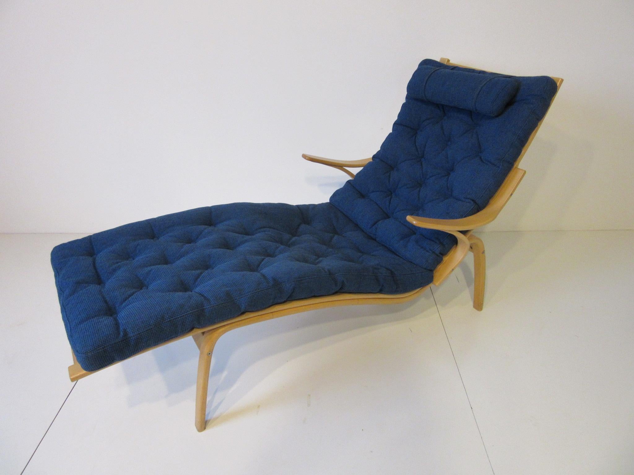 Alvar Aalto Chaise Lounge Chair for Artek Finland 2
