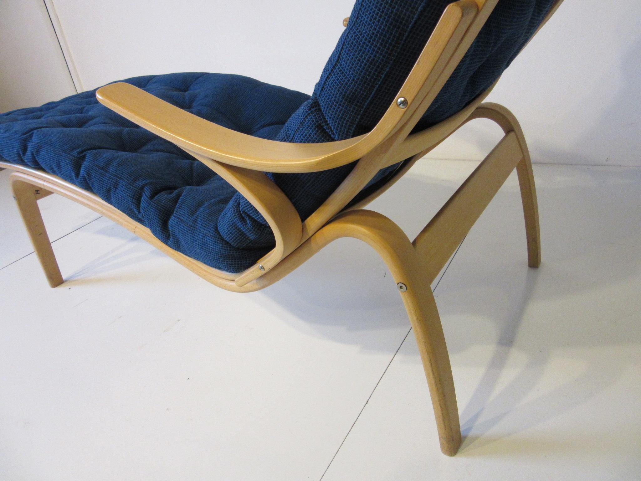 Finnish Alvar Aalto Chaise Lounge Chair for Artek Finland