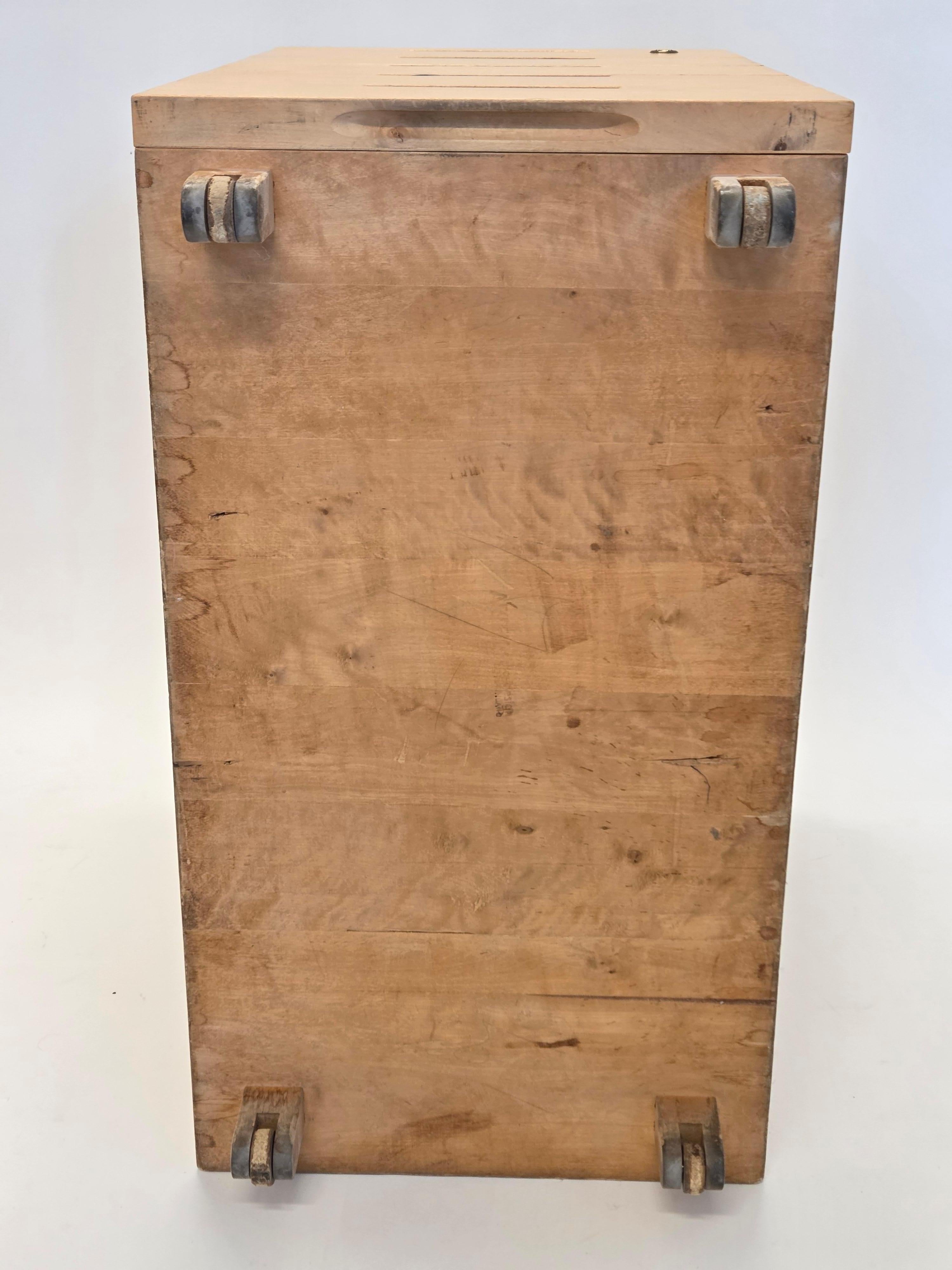 Alvar Aalto Chest of Drawers Model B96 by Artek For Sale 3