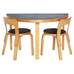 Alvar Aalto table pour enfants Modèle 95 et chaises Modèle 65