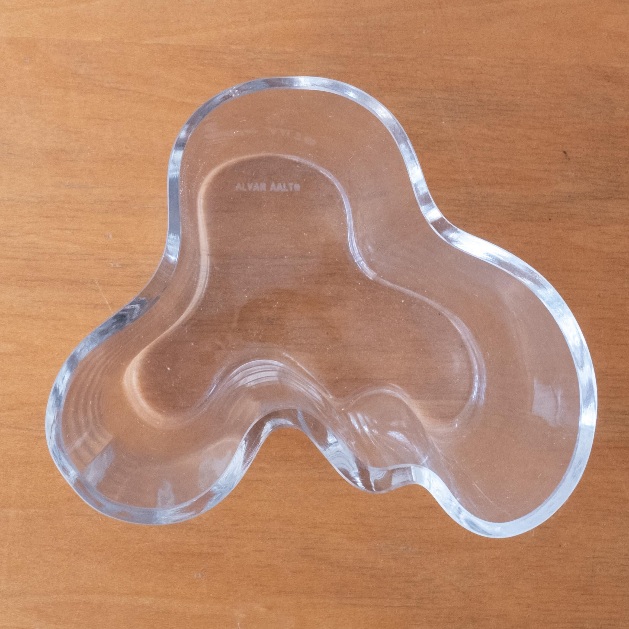 Alvar Aalto iconic Savoy clear glass vase for Ittala with acid etched Alvar Aalto signature on underside. Circa 1970. Finland. 