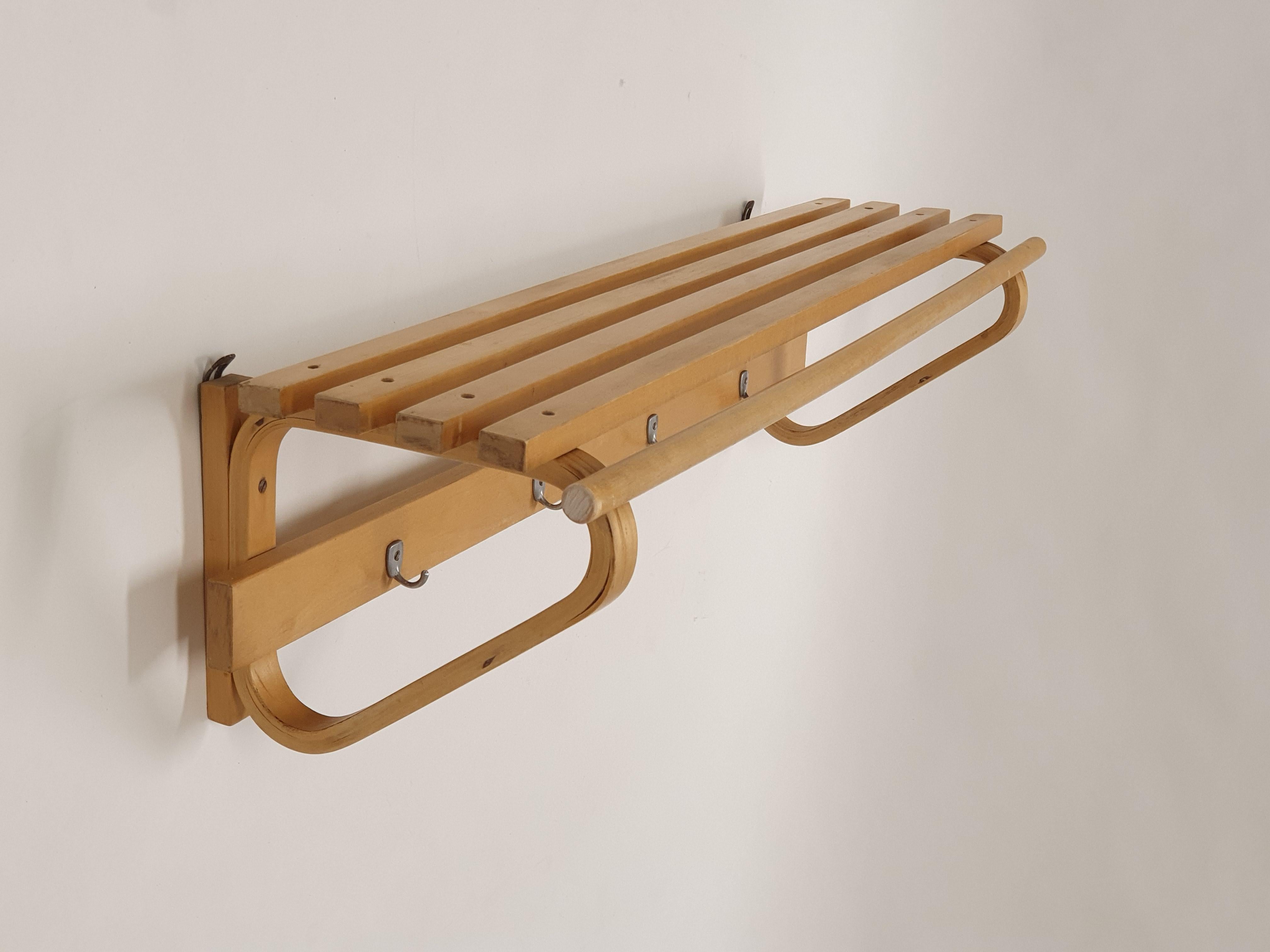 Scandinavo moderno Appendiabiti Alvar Aalto 109C di Artek in vendita