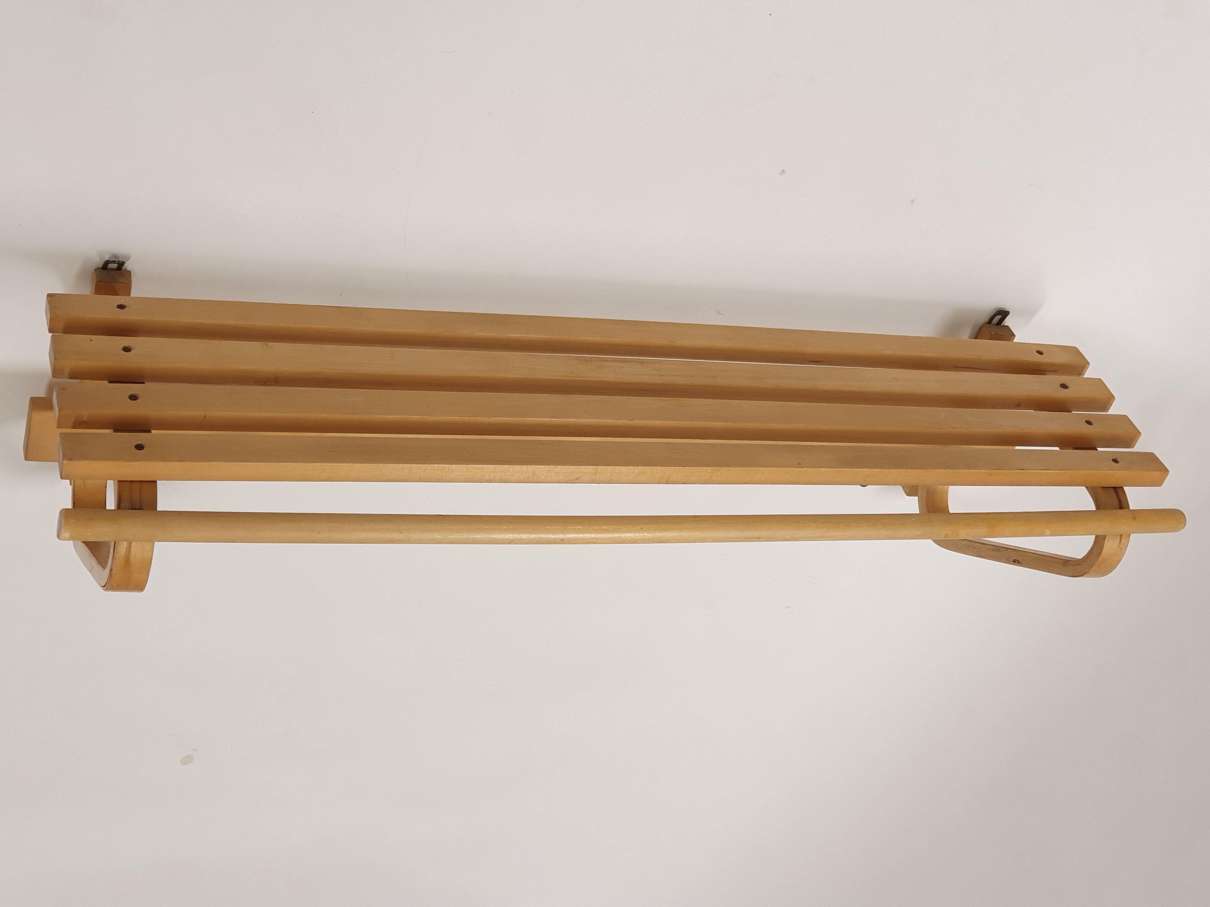 Appendiabiti Alvar Aalto 109C di Artek in vendita 2