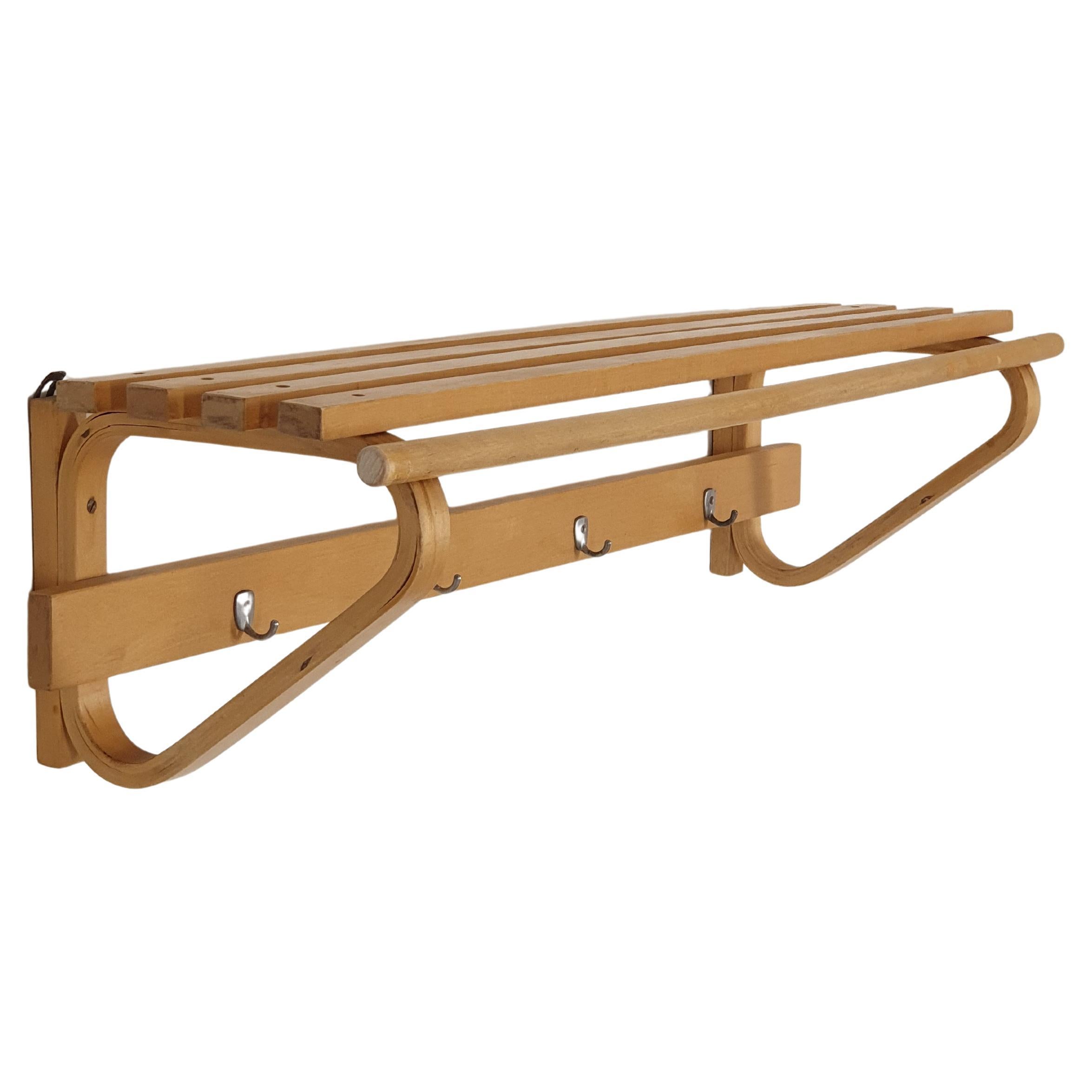 Appendiabiti Alvar Aalto 109C di Artek