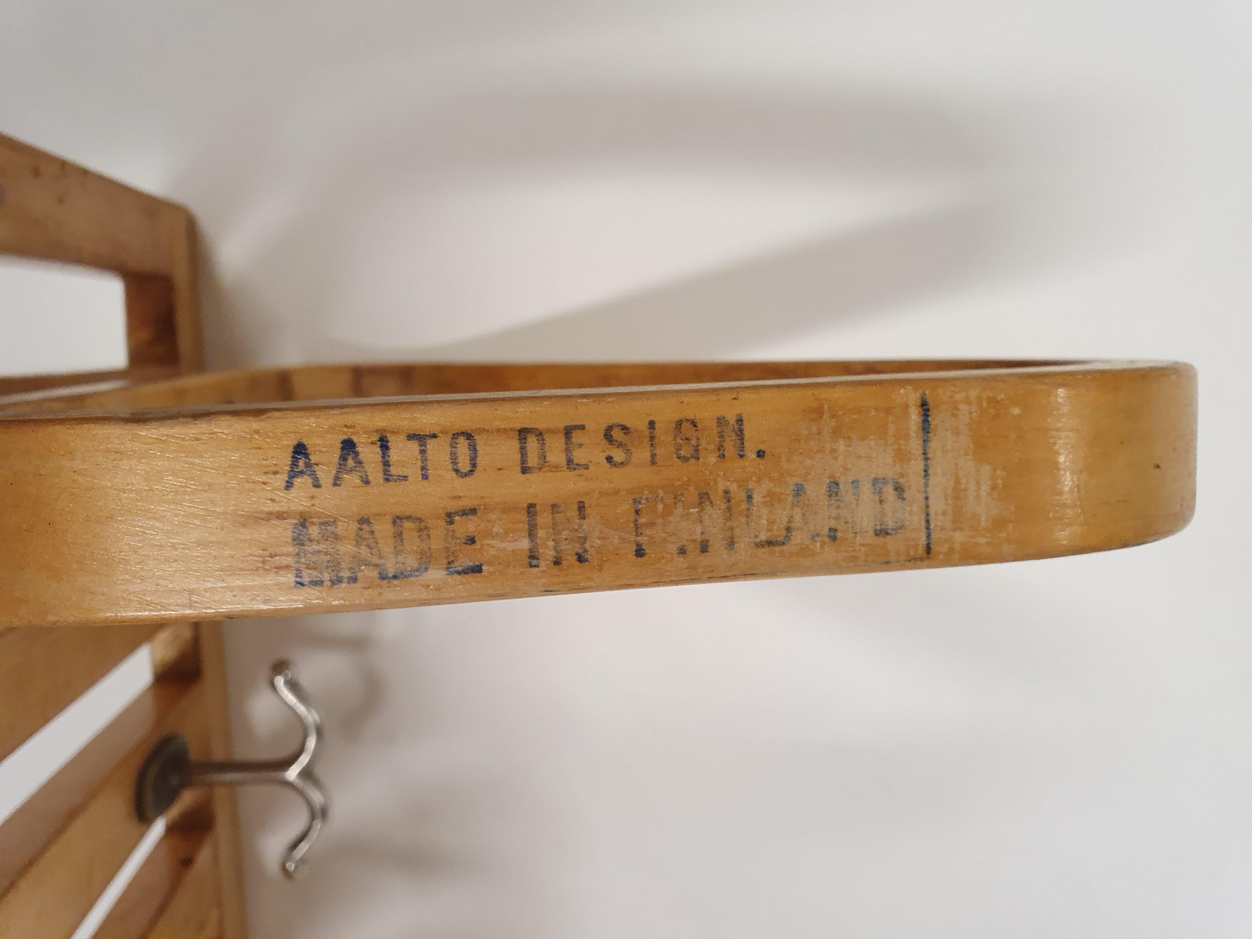 Artek 113 coat rack designed by Alvar Aalto. This rack is from 1940s, in original condition and has old Artek's stamps on it. Great patina of time. The rack is made of birch, and has metal hooks.