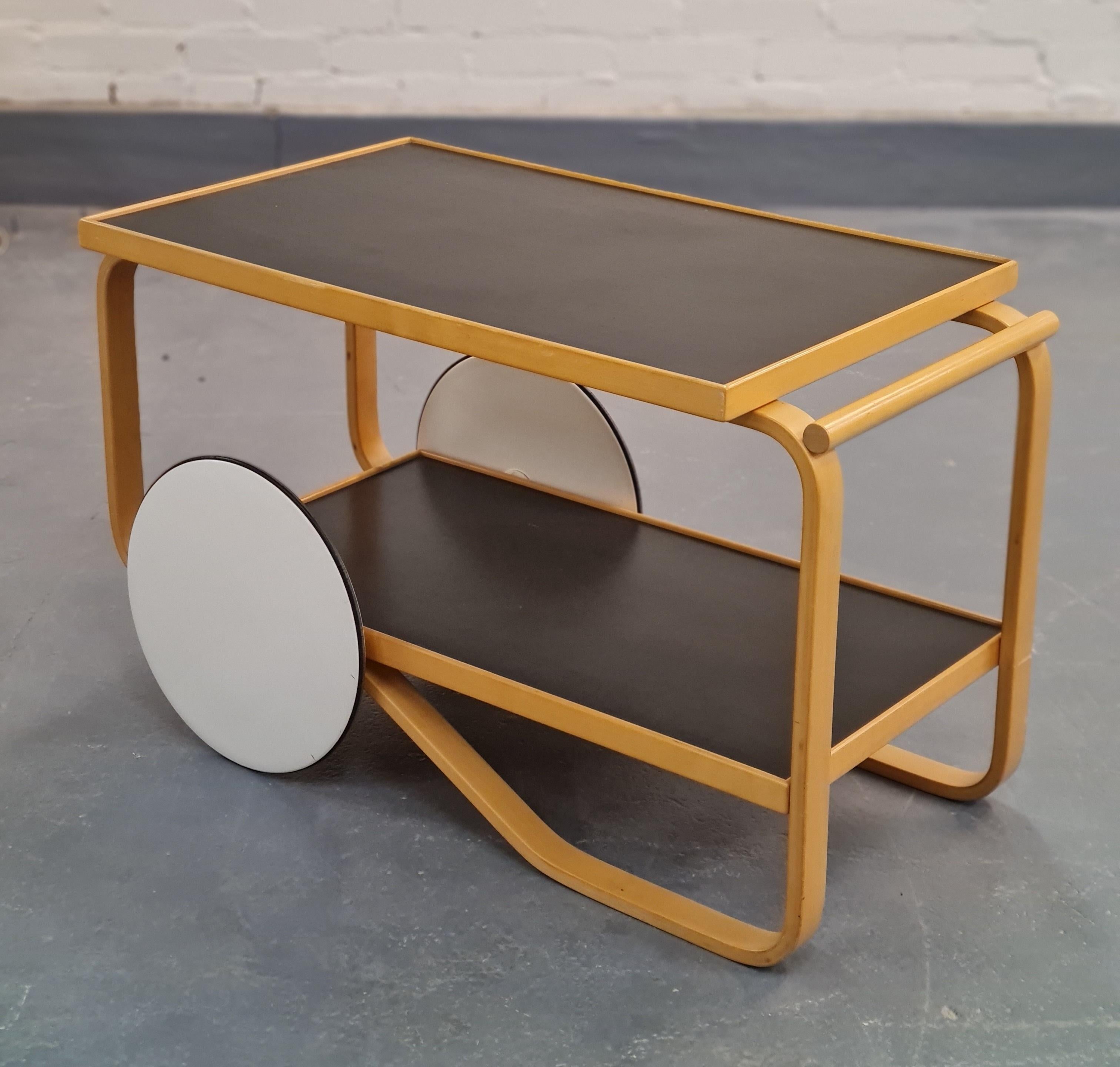 Alvar Aalto first introduced this model cart in the 1930s. It is the simplest of his cart series. Inspirations of the British tea culture as well as Japanese wood works is evident in this piece.
This simple yet elegant cart is easy to move and is