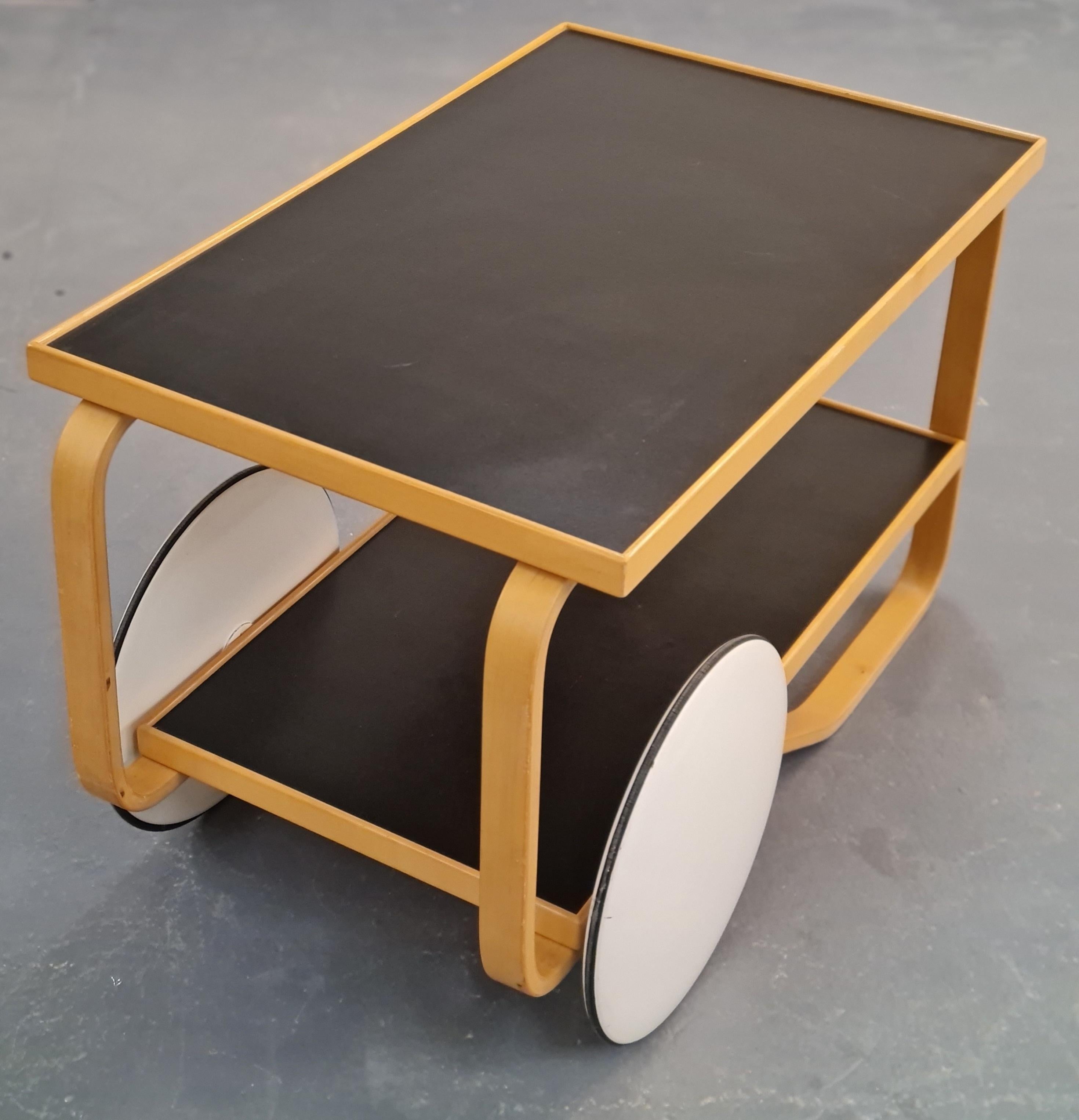 Alvar Aalto Coffee Cart Model 901, Artek In Good Condition In Helsinki, FI