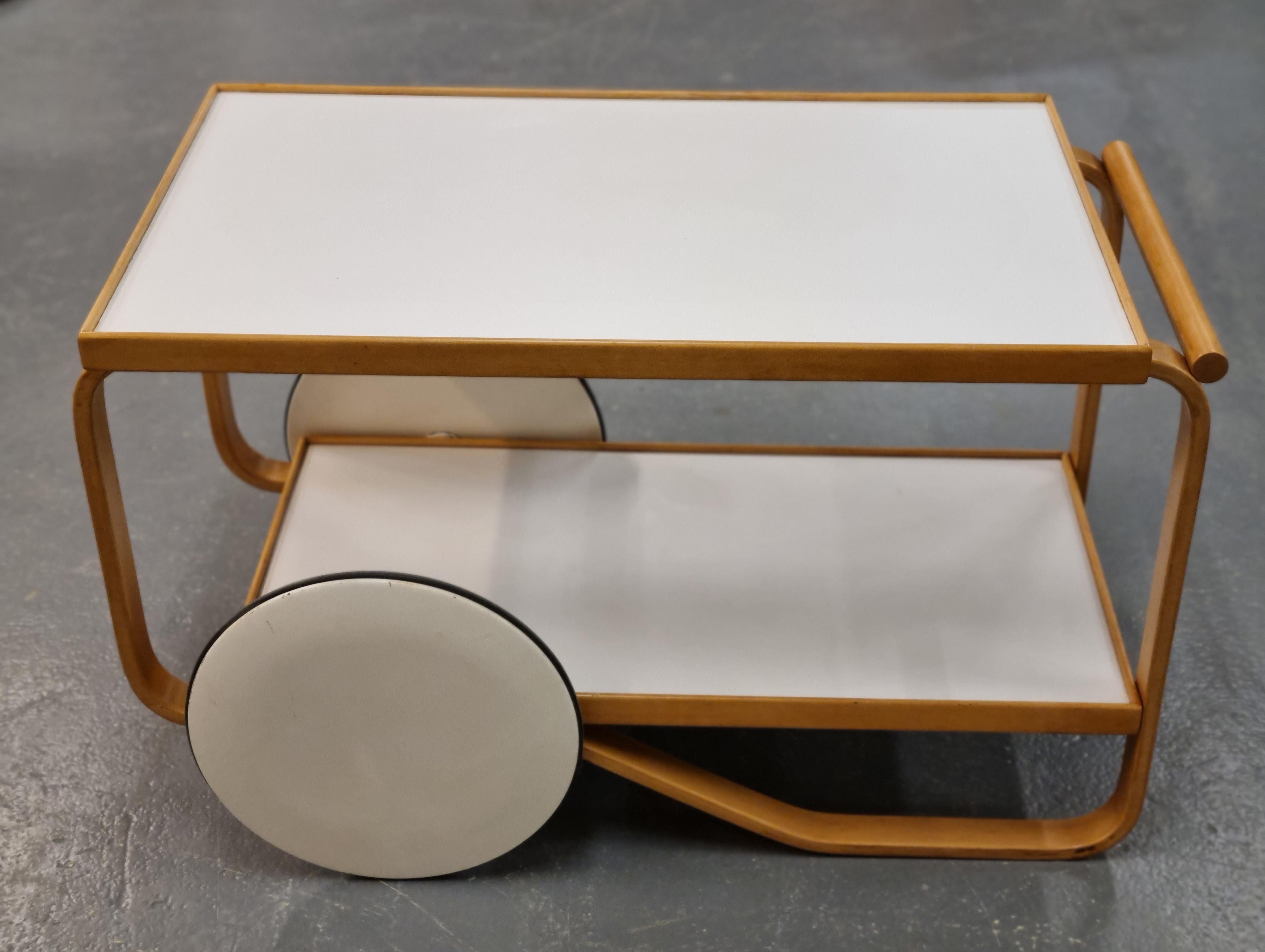 Alvar Aalto first introduced this model cart in the 1930s. It is the simplest of his cart series. Inspirations of the British tee culture as well as Japanese wood works is evident in this piece.
This simple yet elegant cart is easy to move and is of