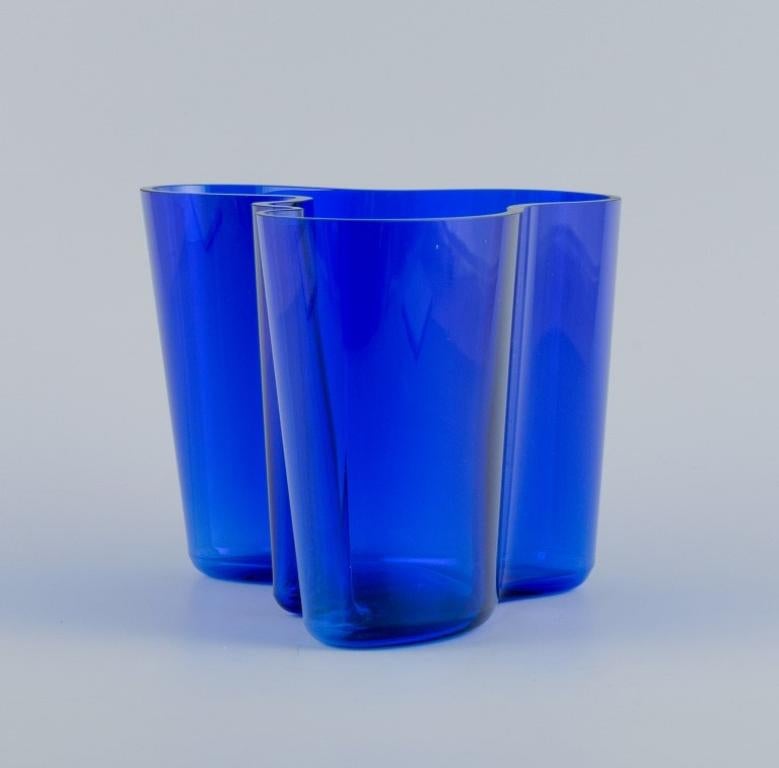 Scandinavian Modern Alvar Aalto Collection, Iittala, Finland.  Vase in blue art glass. 1980s.