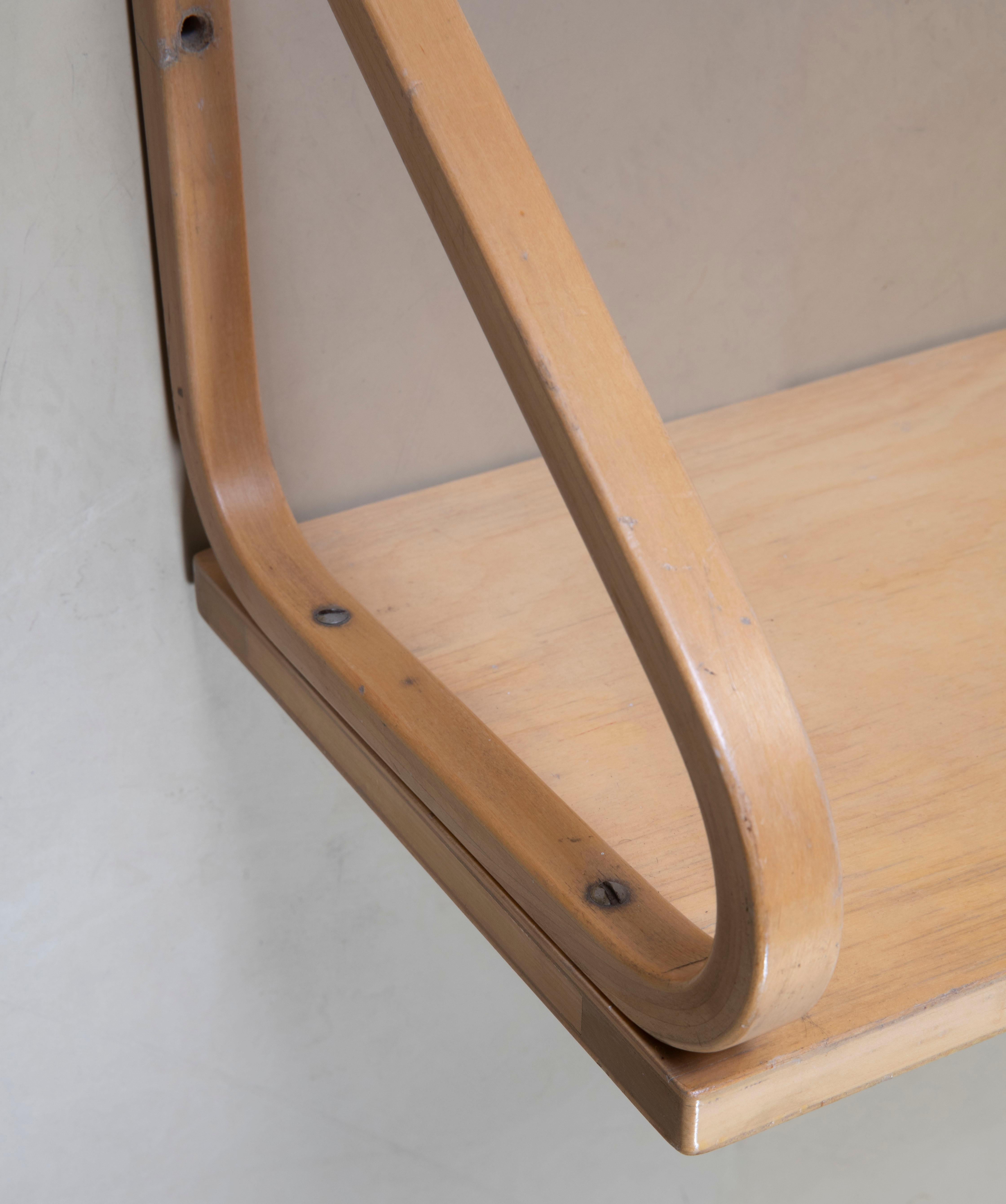 Alvar Aalto, coppia di mensole modello 112B per Artek im Angebot 1