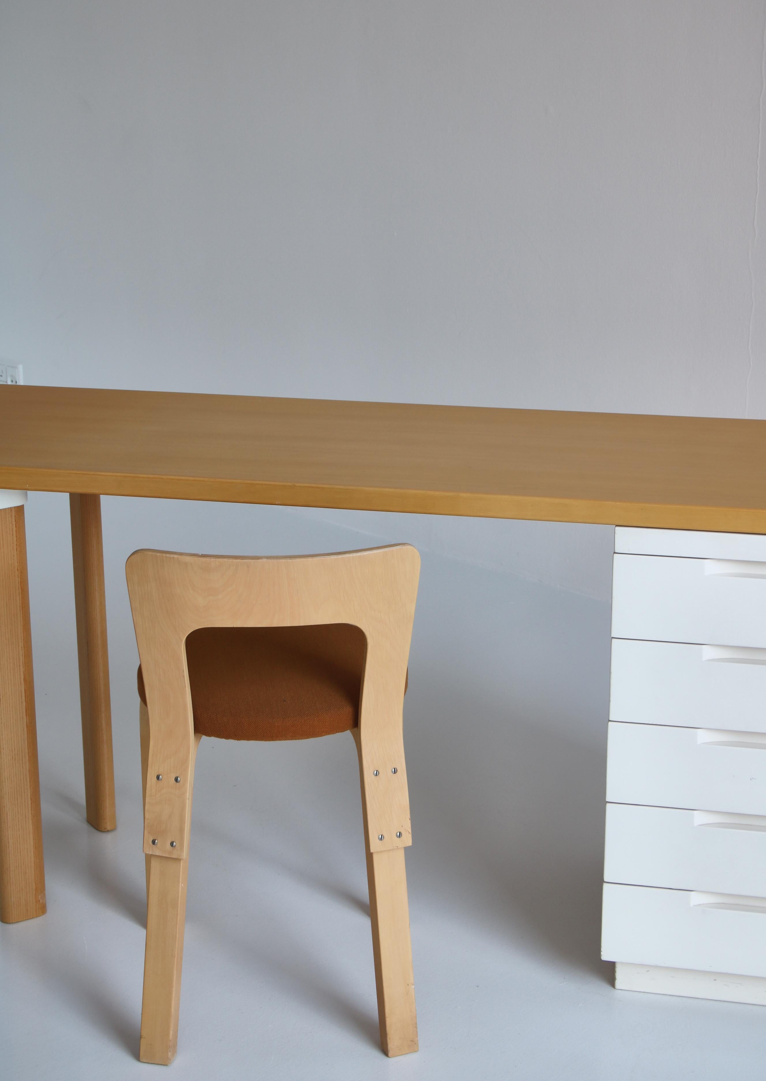 Alvar Aalto Desk and Chair Model 65, made by Artek, Finland in the 1960s 5