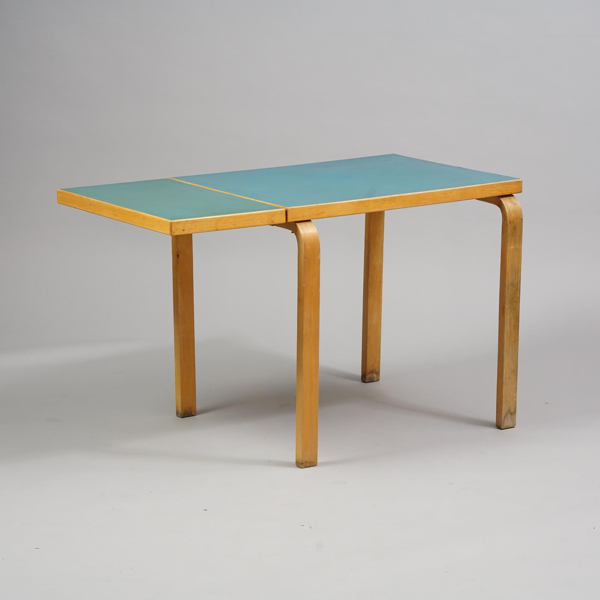Alvar Aalto, Esszimmer-Set, Modell DL82, Tisch und Stühle Modell 65, ca. 1940er Jahre  im Zustand „Relativ gut“ im Angebot in Helsinki, FI