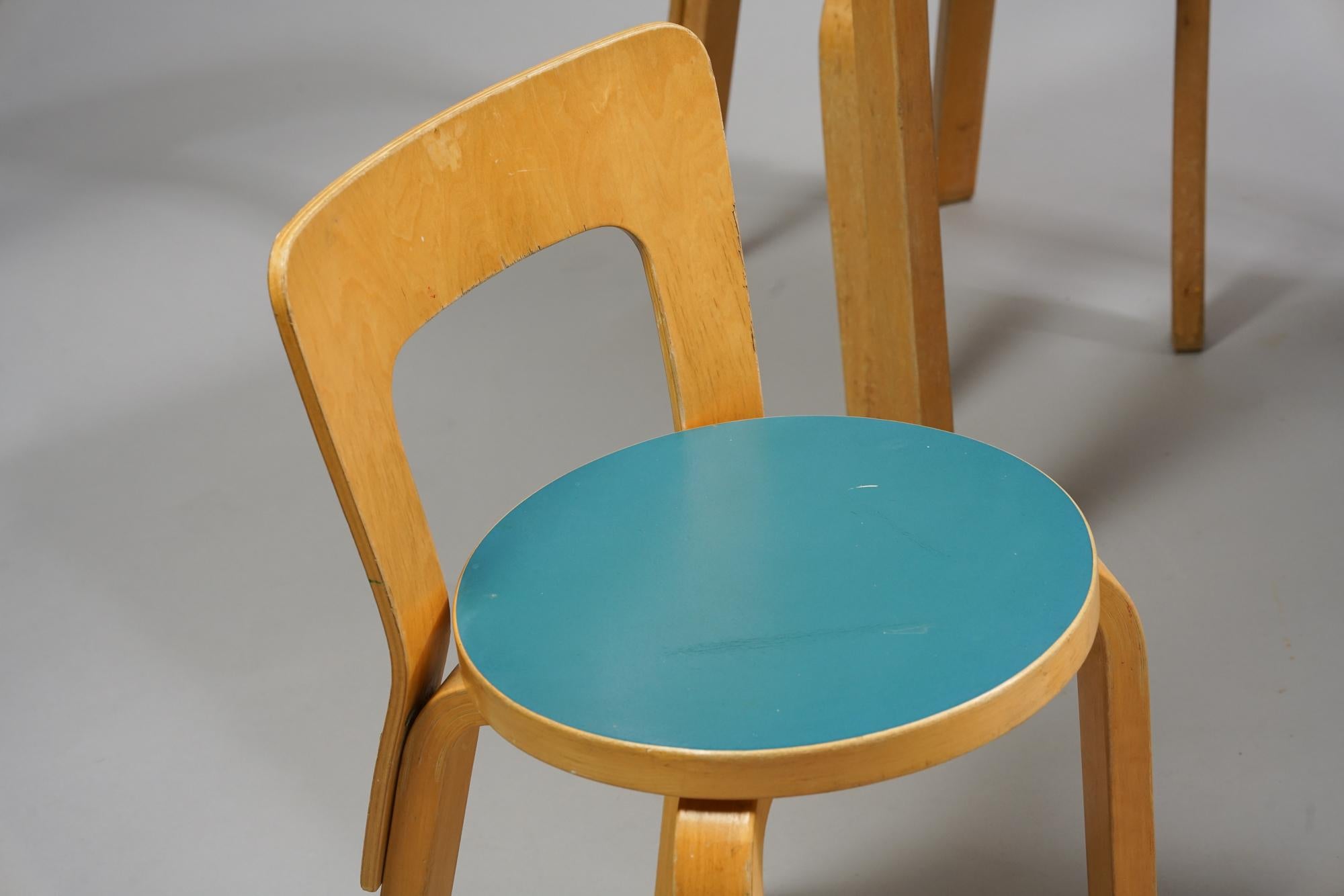 Ensemble de salle à manger Alvar Aalto, table modèle DL82 et chaises modèle 65, vers les années 1940  en vente 1