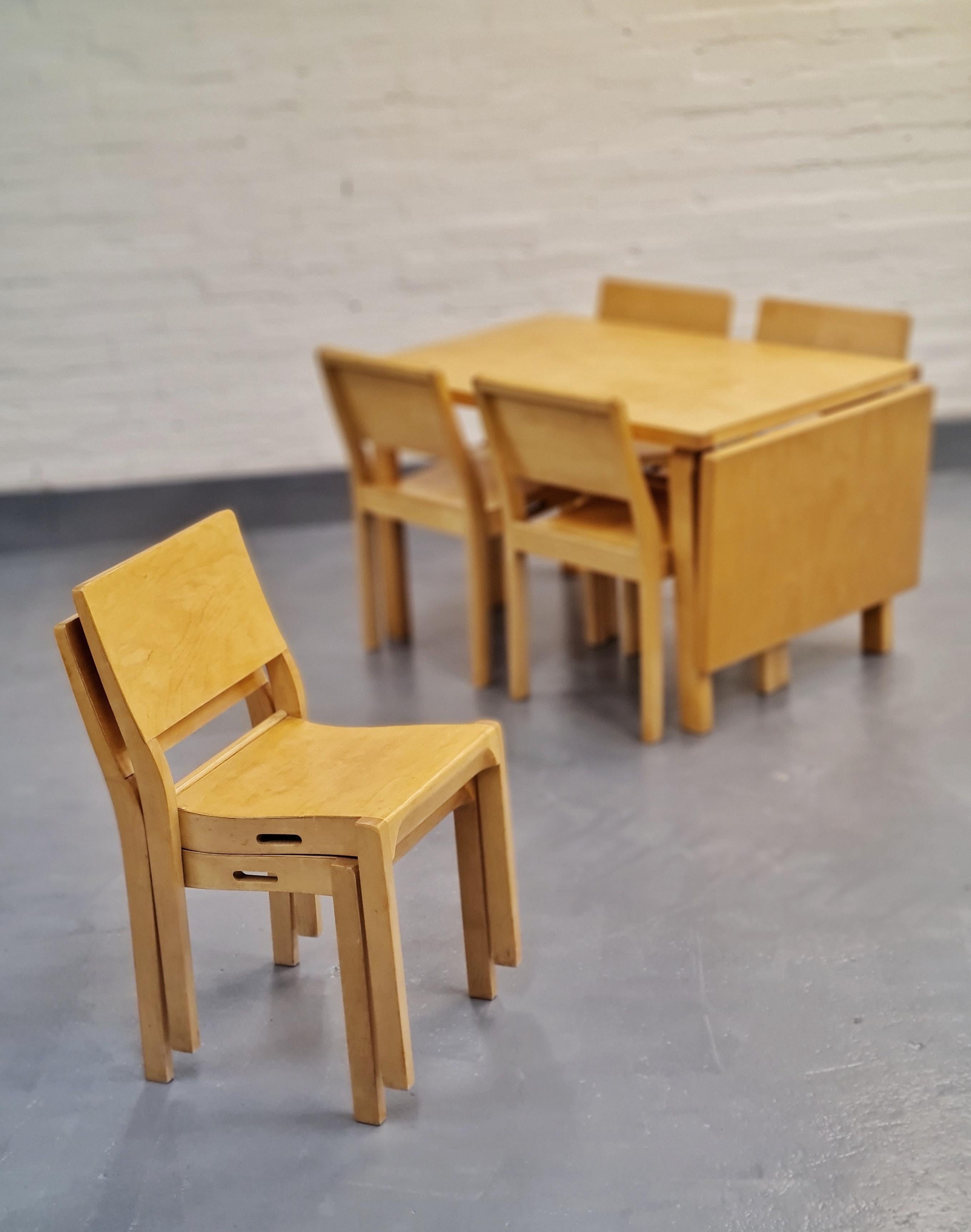 Alvar Aalto Dining Set of Foldable Table Model DL82 & Stackable Chairs Model 611 1