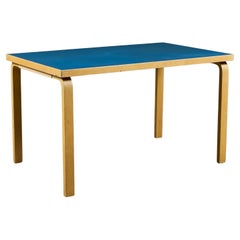 Tavolo da pranzo di Alvar Aalto per Artek