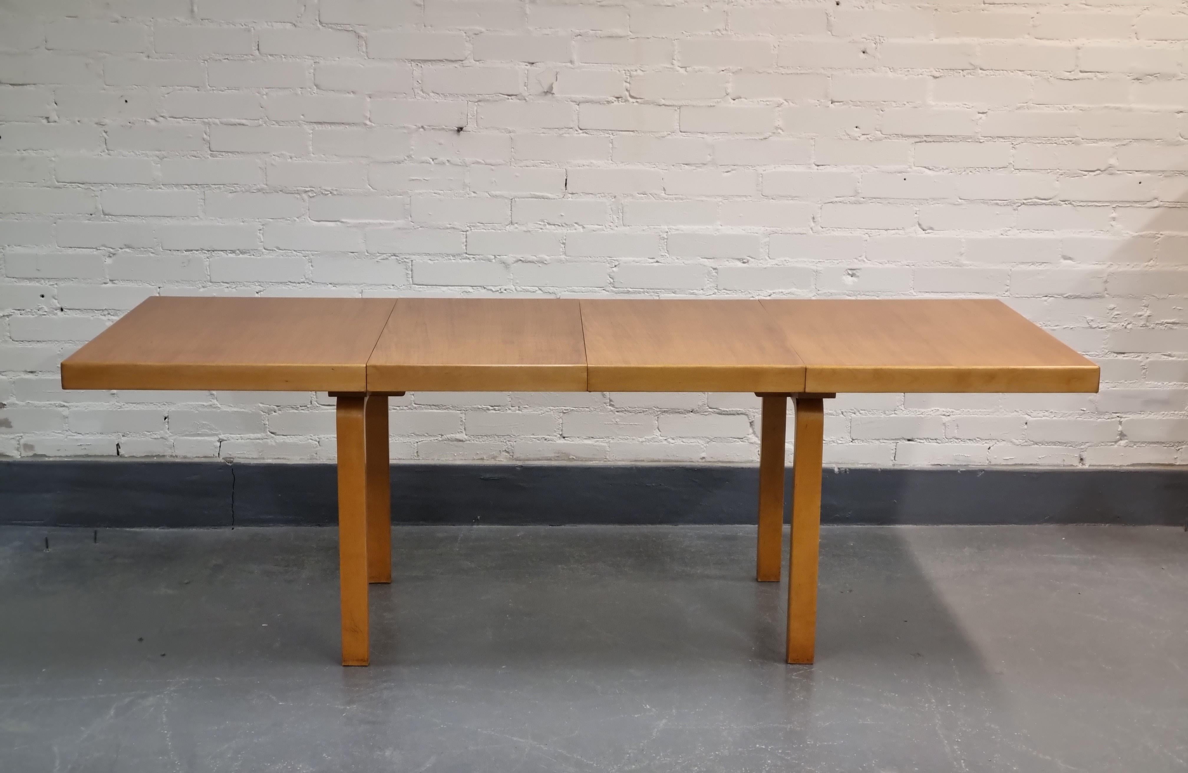 Scandinave moderne Alvar Aalto, table à manger modèle 92, années 1940, Artek en vente