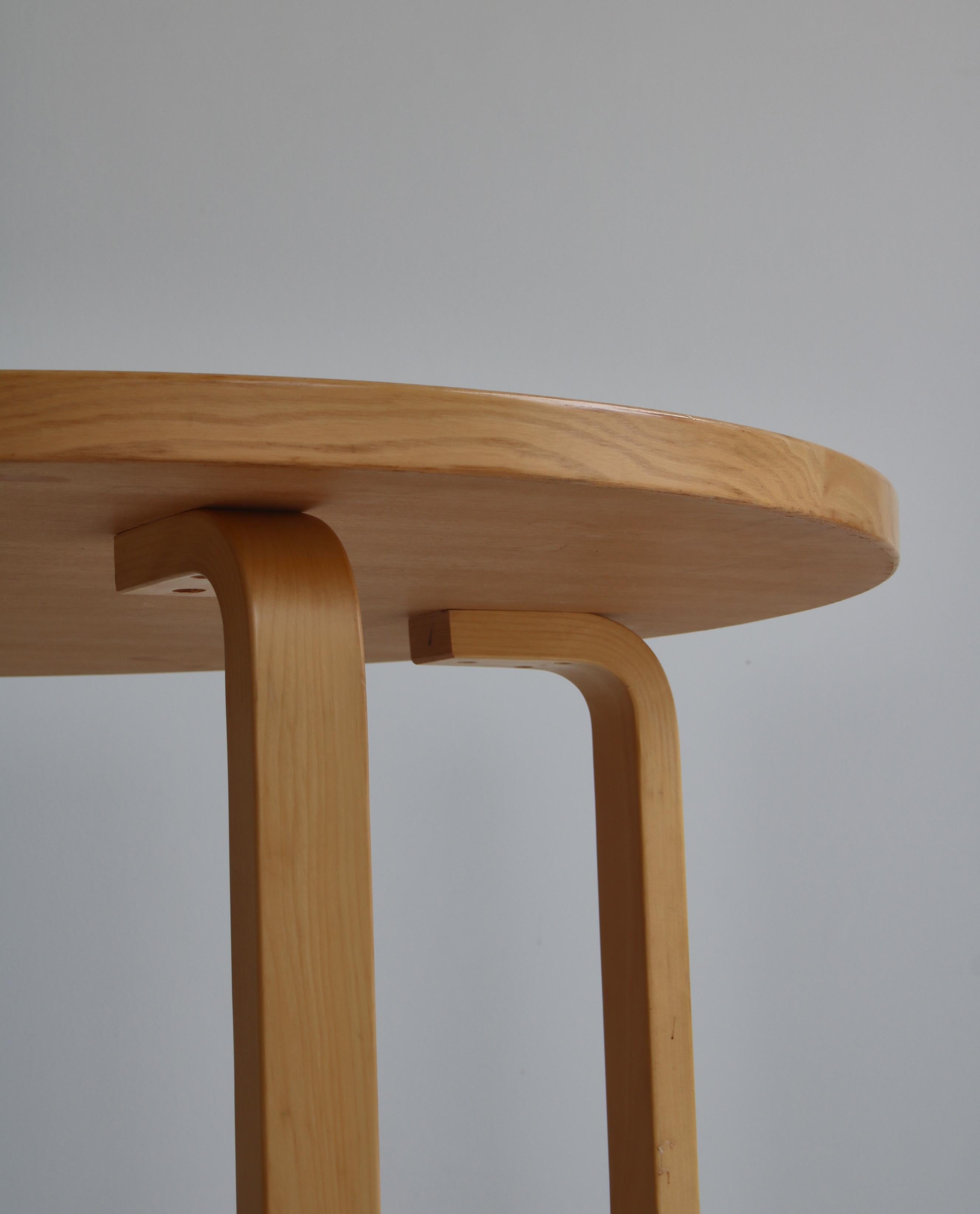 Alvar Aalto Dining Table Model No. 91 in Ash at Artek, Finland in the 1970s In Good Condition In Odense, DK