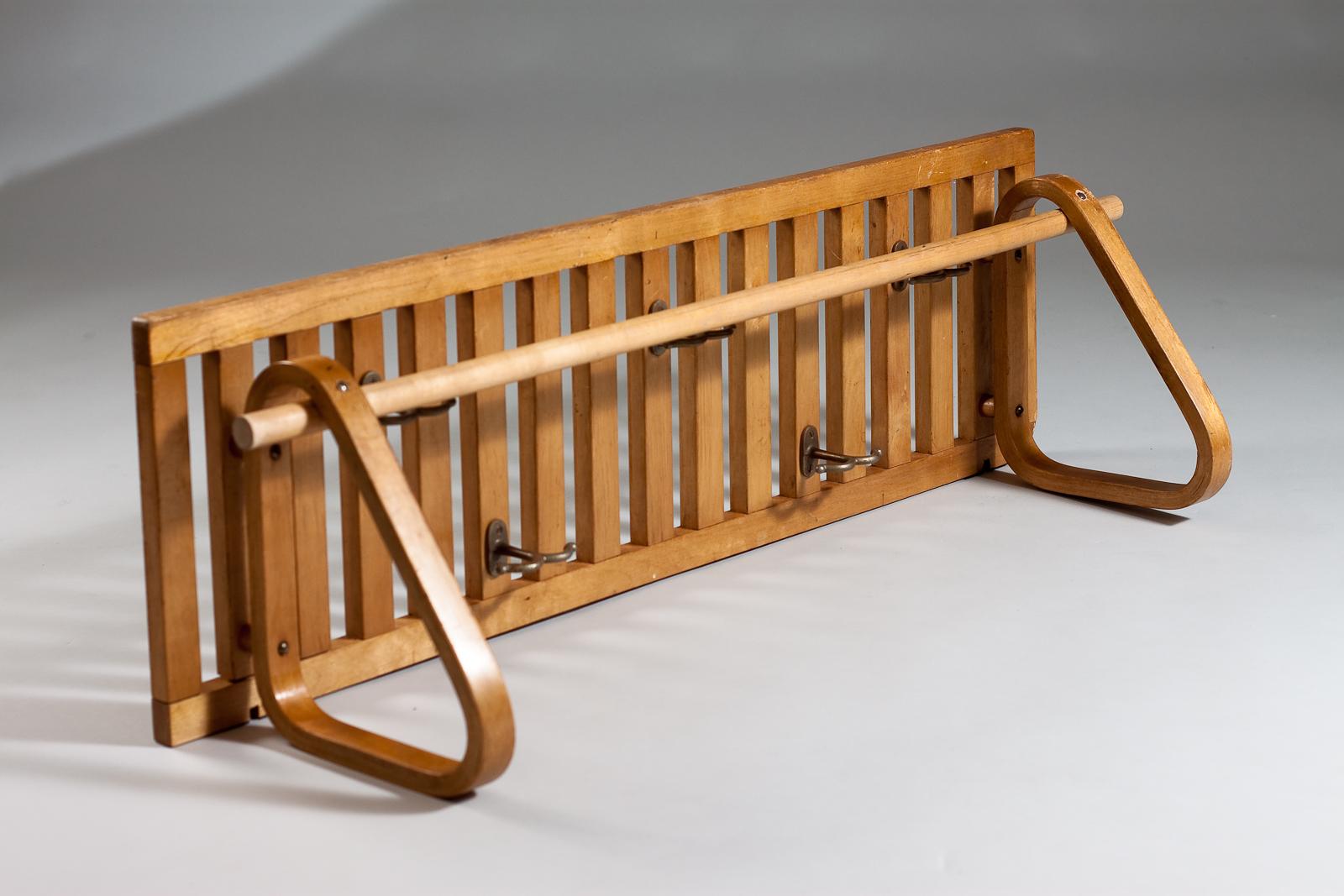 Alvar Aalto, appendiabiti in betulla 1