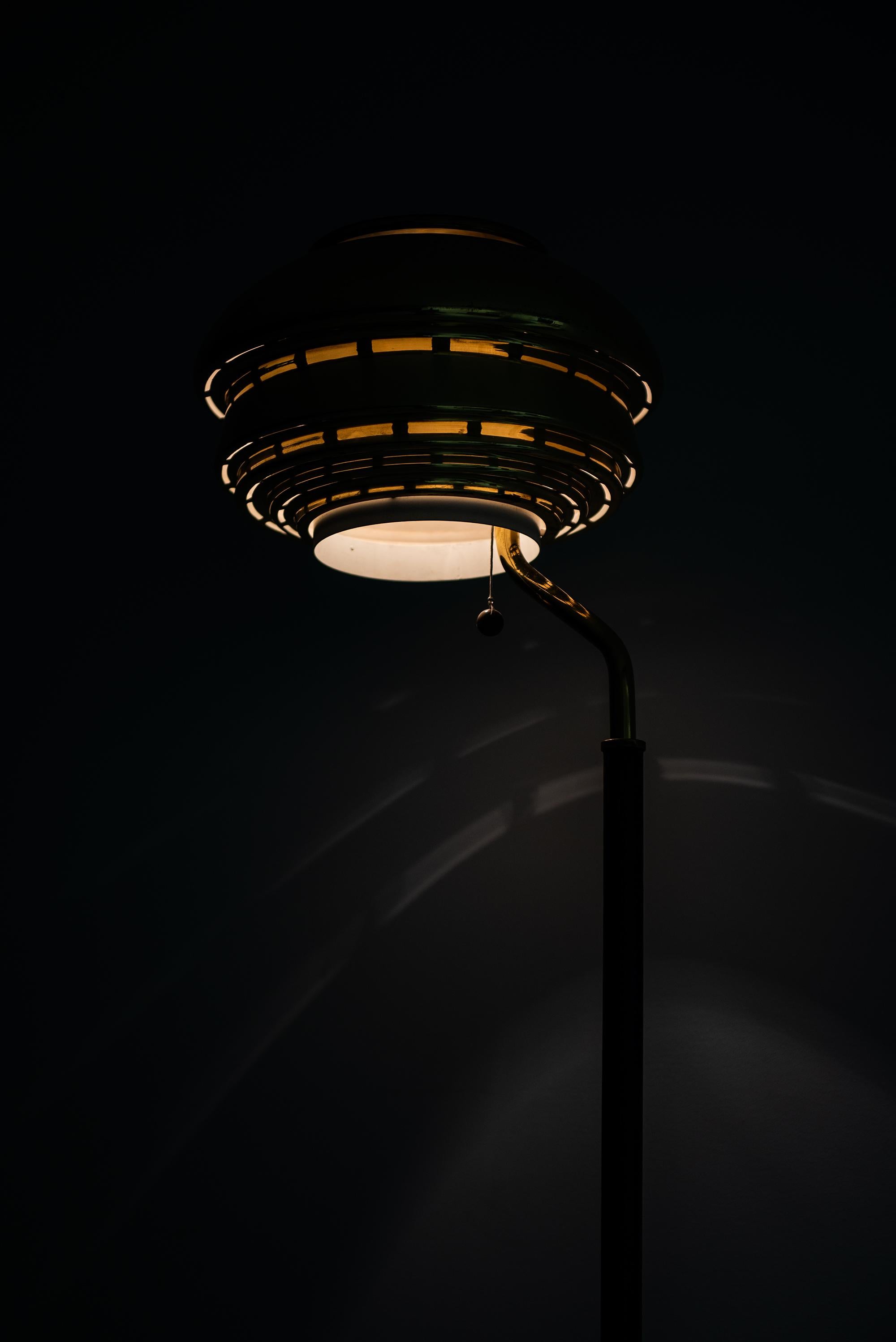 Lampadaire Alvar Aalto+Aalto modèle A 808 par Valaistustyö en Finlande en vente 3