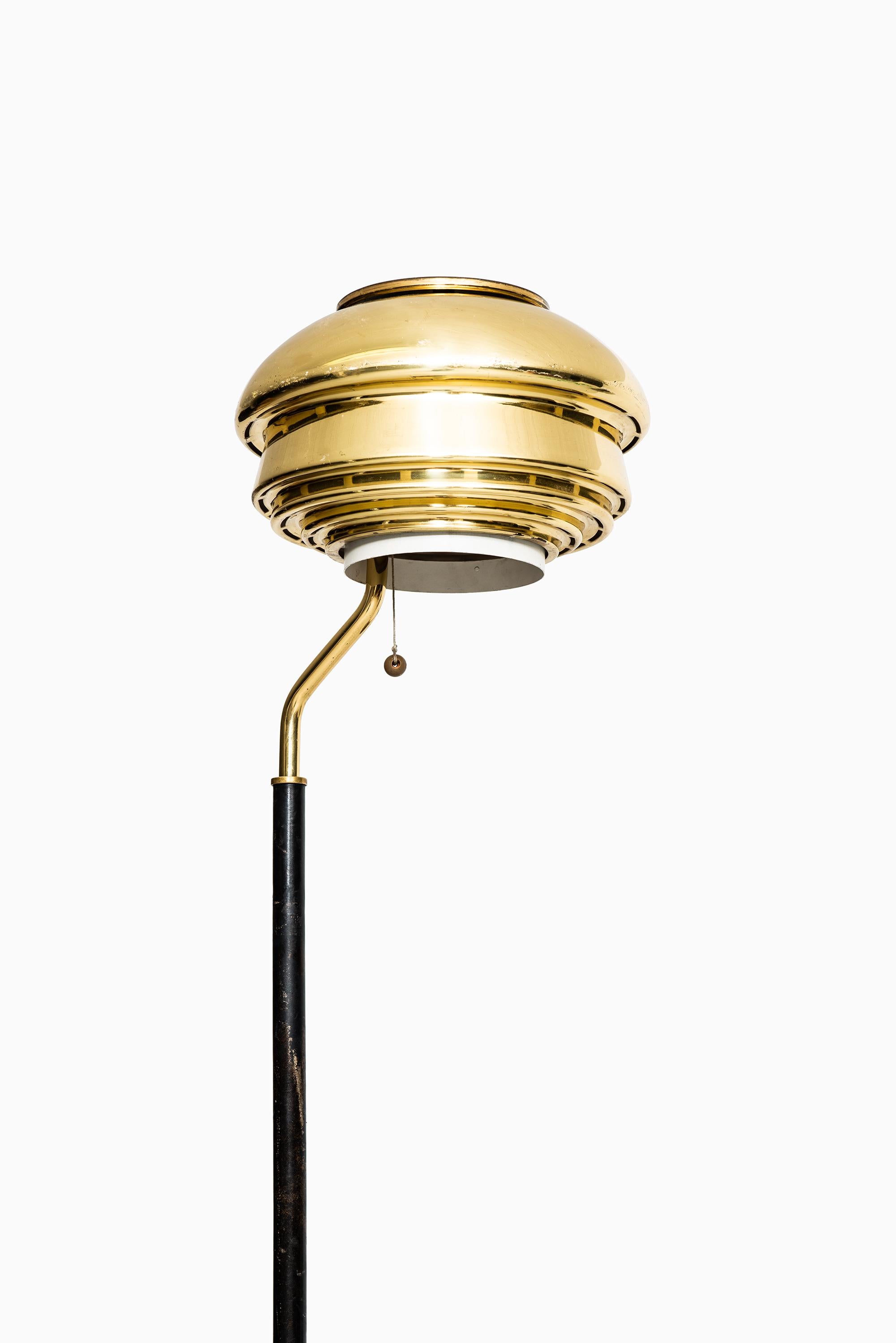 Lampadaire Alvar Aalto+Aalto modèle A 808 par Valaistustyö en Finlande Bon état - En vente à Limhamn, Skåne län