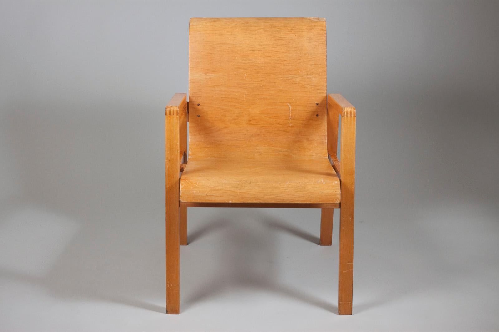 Alvar Aalto designed this chair in 1932 for the Paimio Sanatorium hospital for tuberculosis patients.