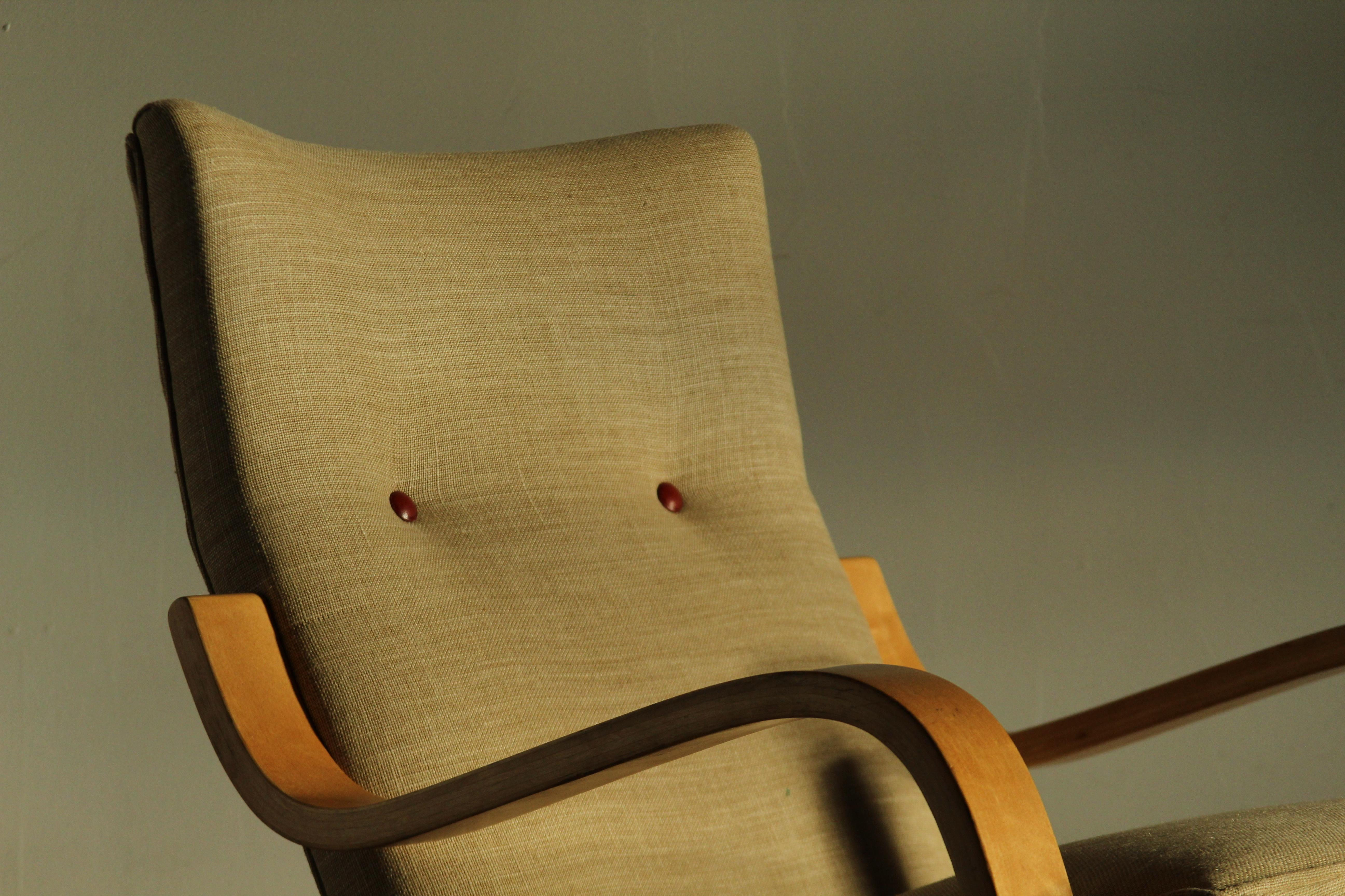 An early Alvar Aalto Model 401 lounge chair, circa 1940s. 1 owner, purchased from the original buyer. This early example with unique sculpted 