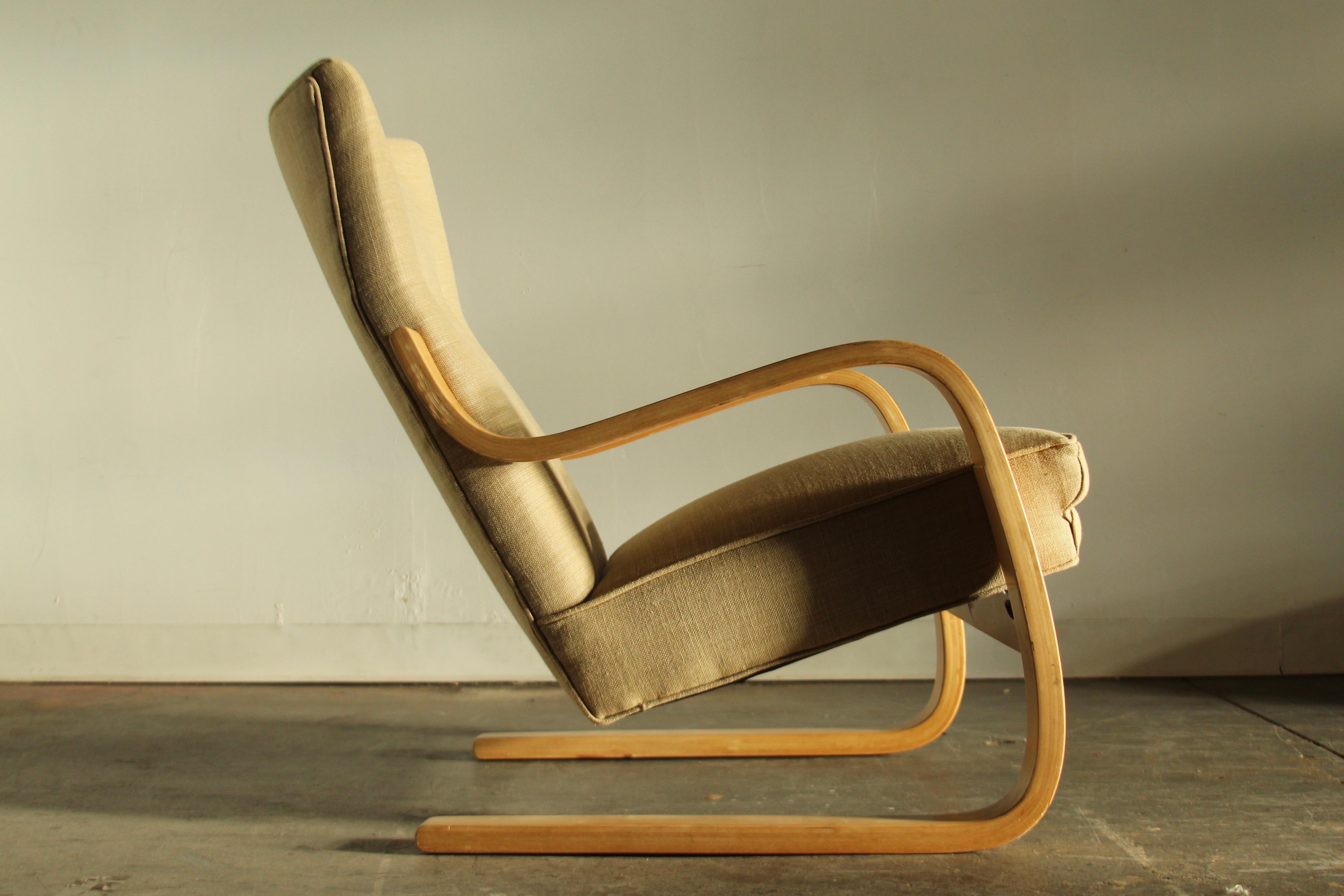 Mid-Century Modern Alvar Aalto Early Model 401 Bentwood Lounge Chair, 1940s For Sale