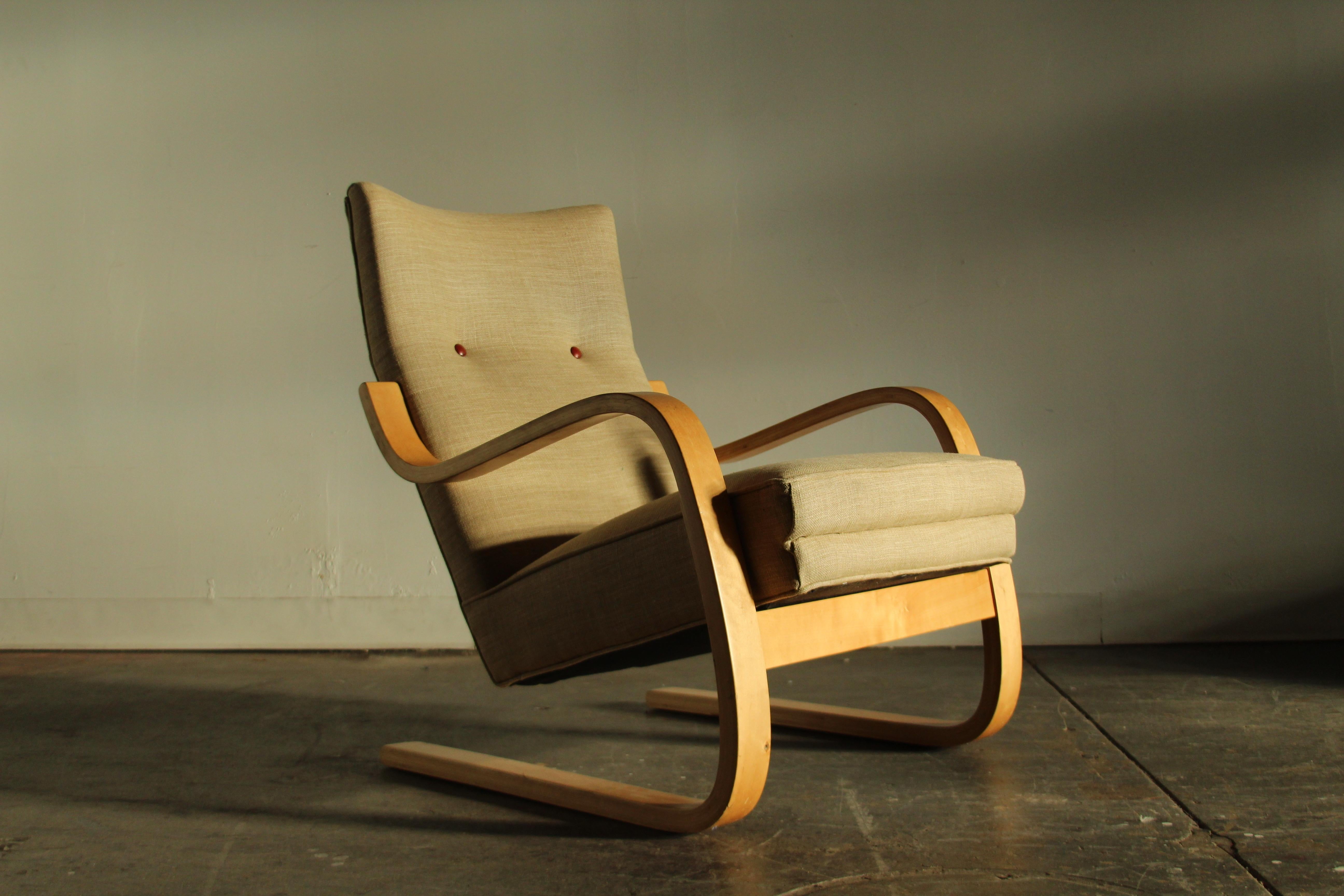 Mid-20th Century Alvar Aalto Early Model 401 Bentwood Lounge Chair, 1940s For Sale
