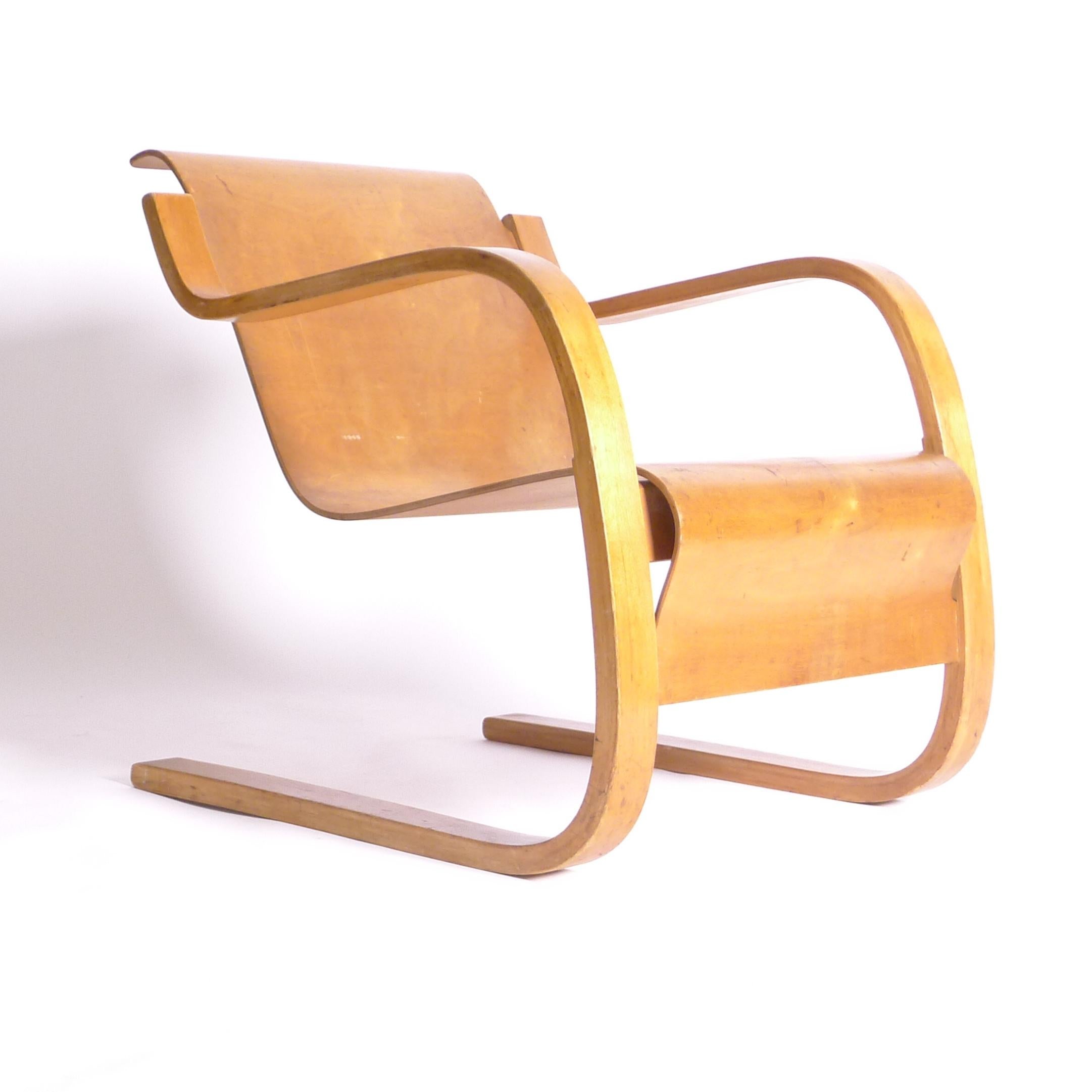Alvar Aalto, Early Original Cantilever Chair, model 31, birch plywood In Good Condition In Wargrave, Berkshire