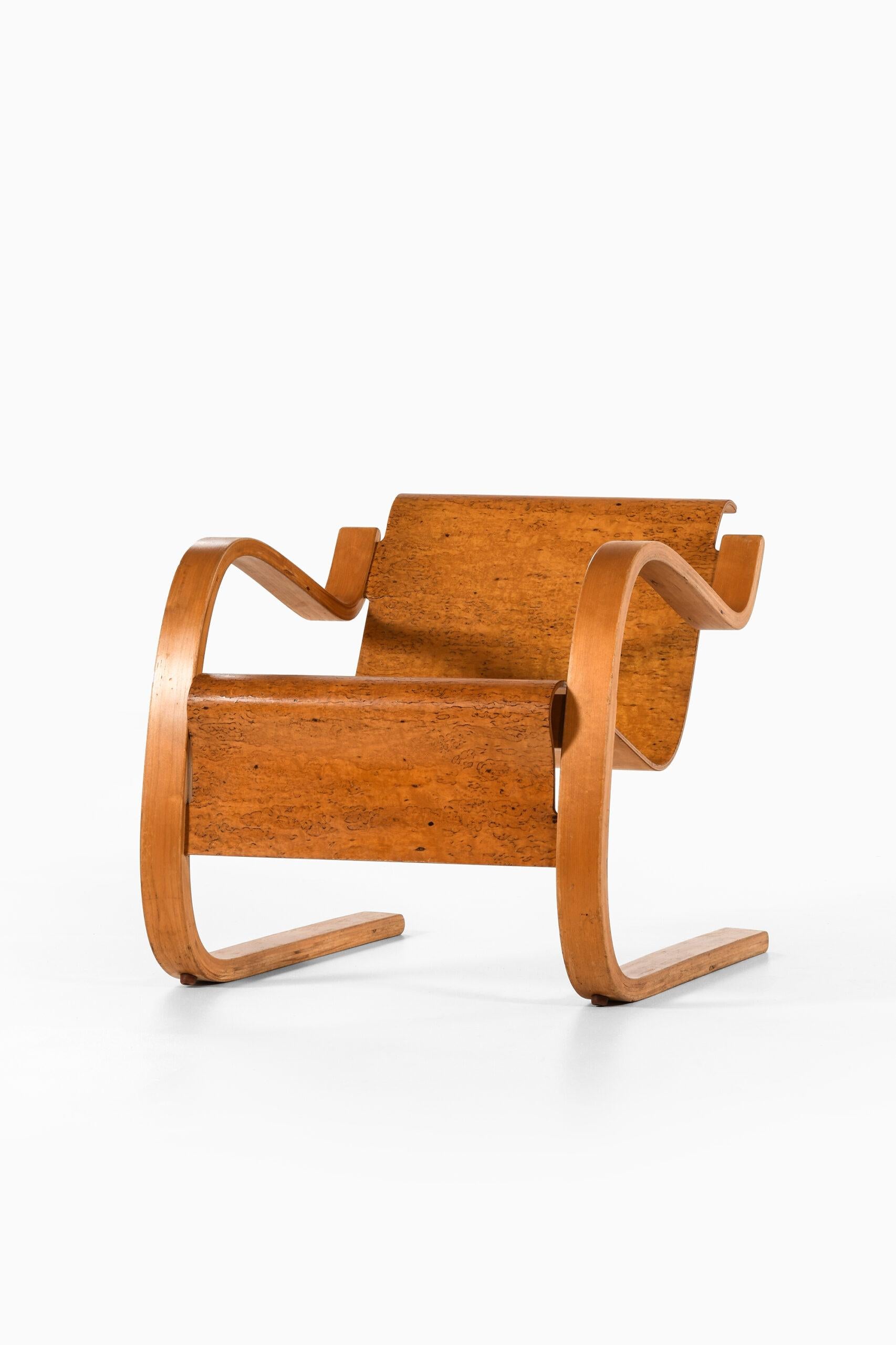 Alvar Aalto Easy Chair Nr 31 Produced by O.y Huonekalu-ja Rakennustyötehdas For Sale 2