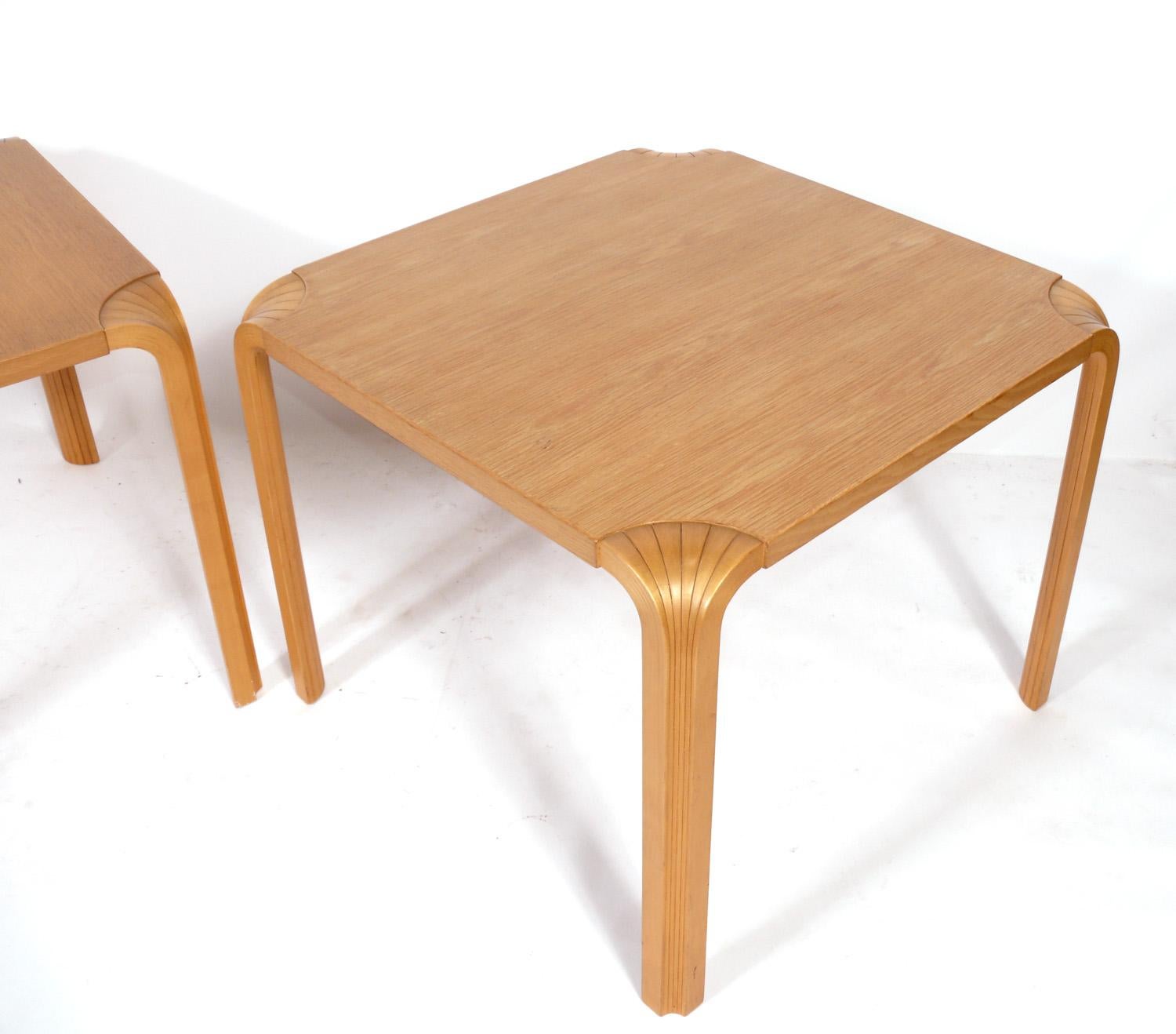 Mid-Century Modern Tables d'appoint ou tables de nuit Alvar Aalto en vente