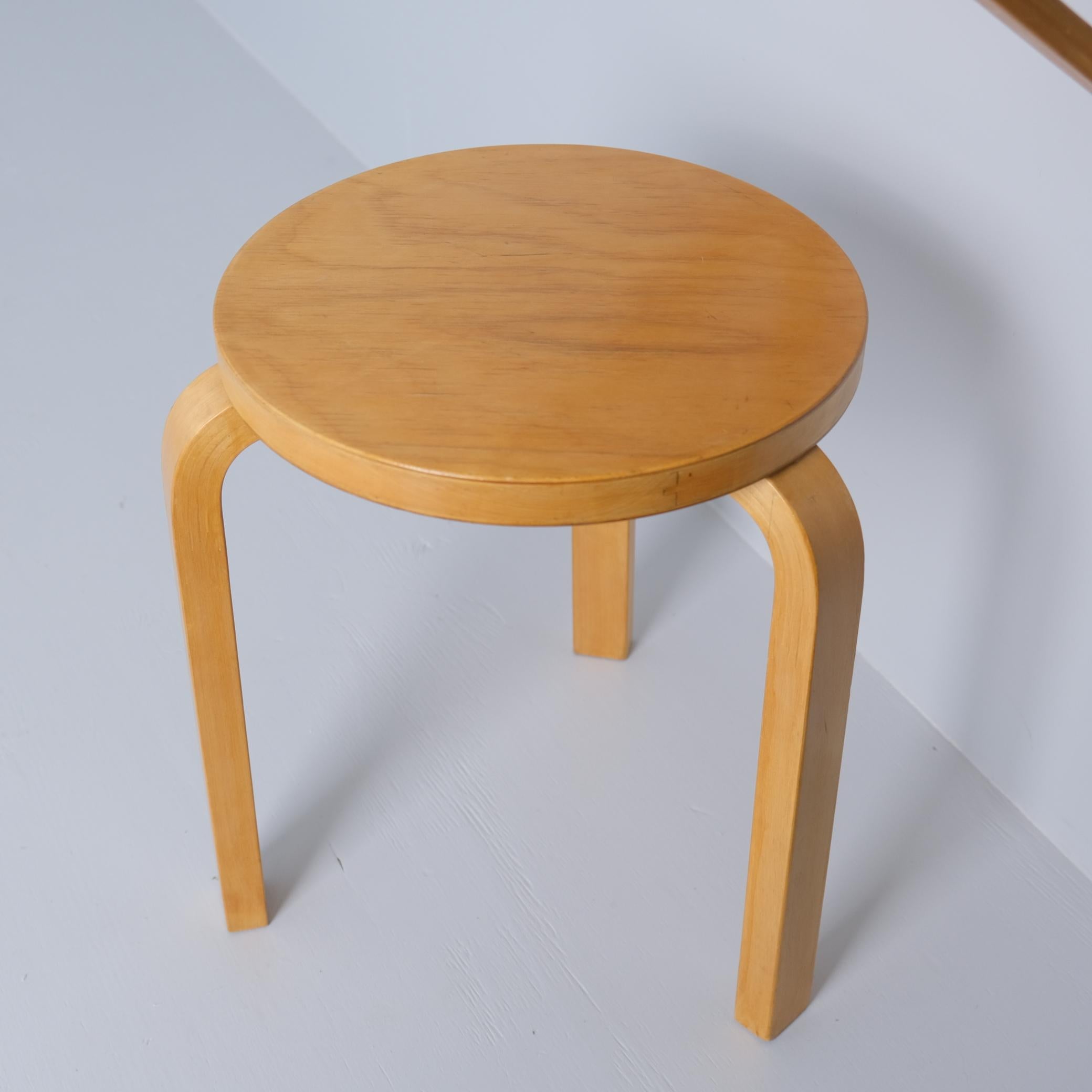 Alvar Aalto Entryway Console Mirror and Stool Set, 1950s for Artek For Sale 3