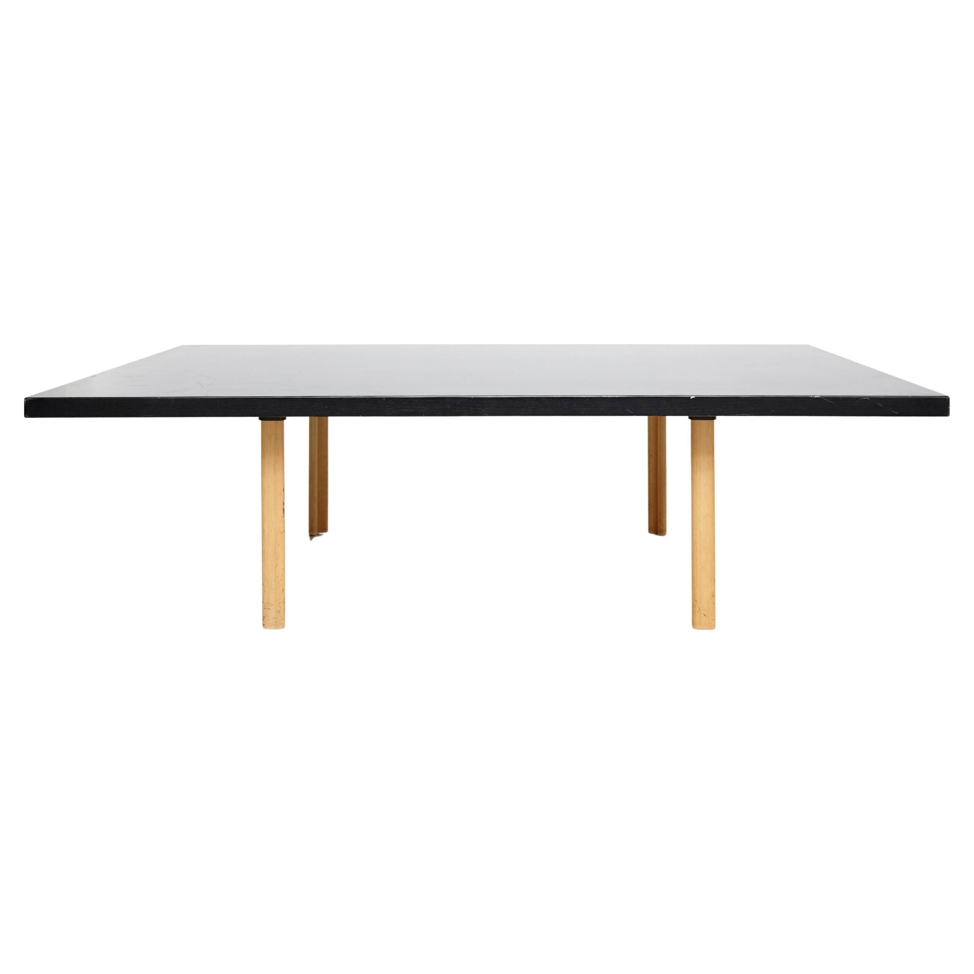 Très grande table de salle à manger d'Alvar Aalto+Aalto, vers 1960 État moyen - En vente à Barcelona, Barcelona