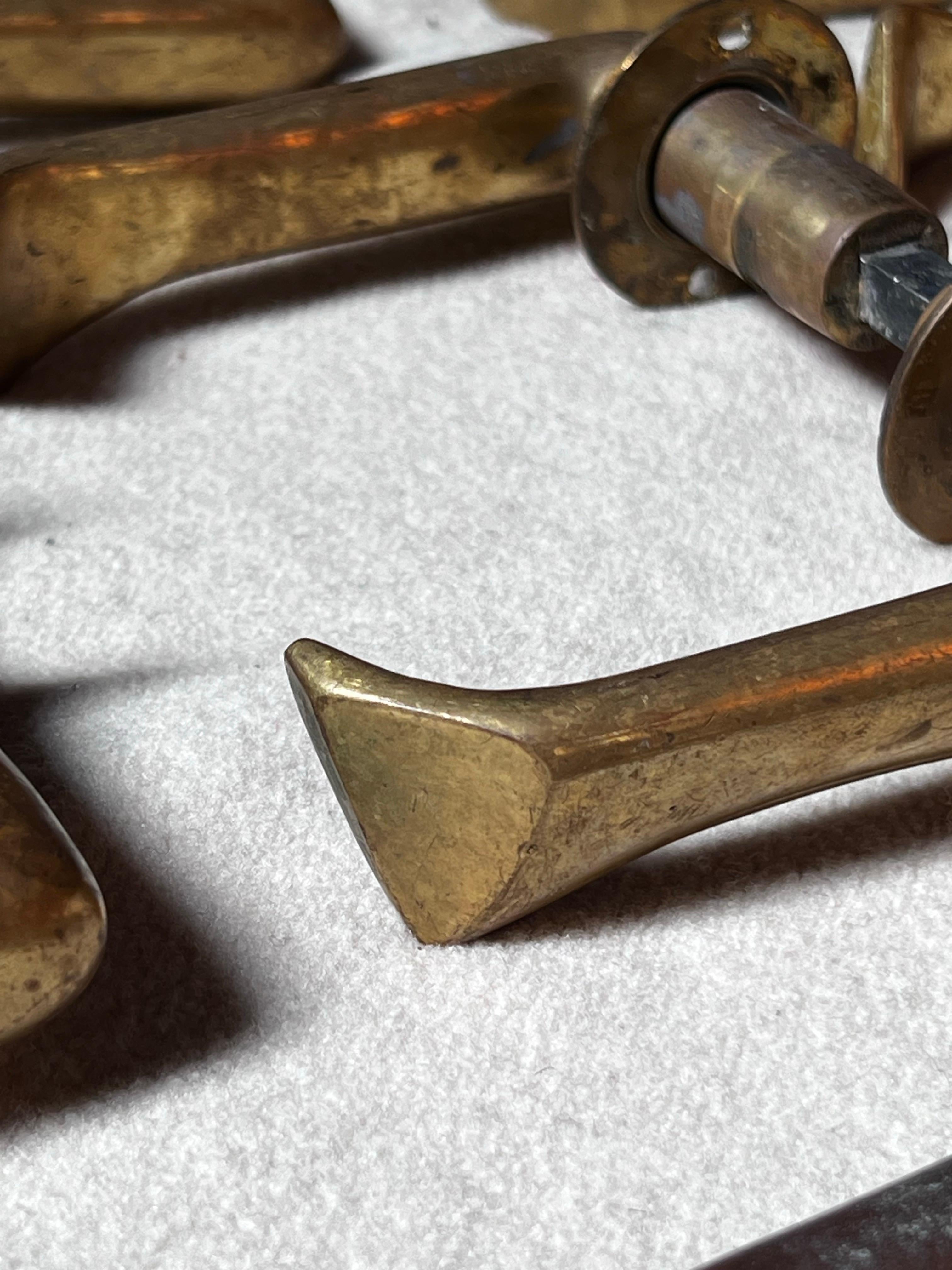 Alvar Aalto Estremamente raro il set di 6 maniglie per porte in ottone realizzate in Finlandia originali in vendita 2