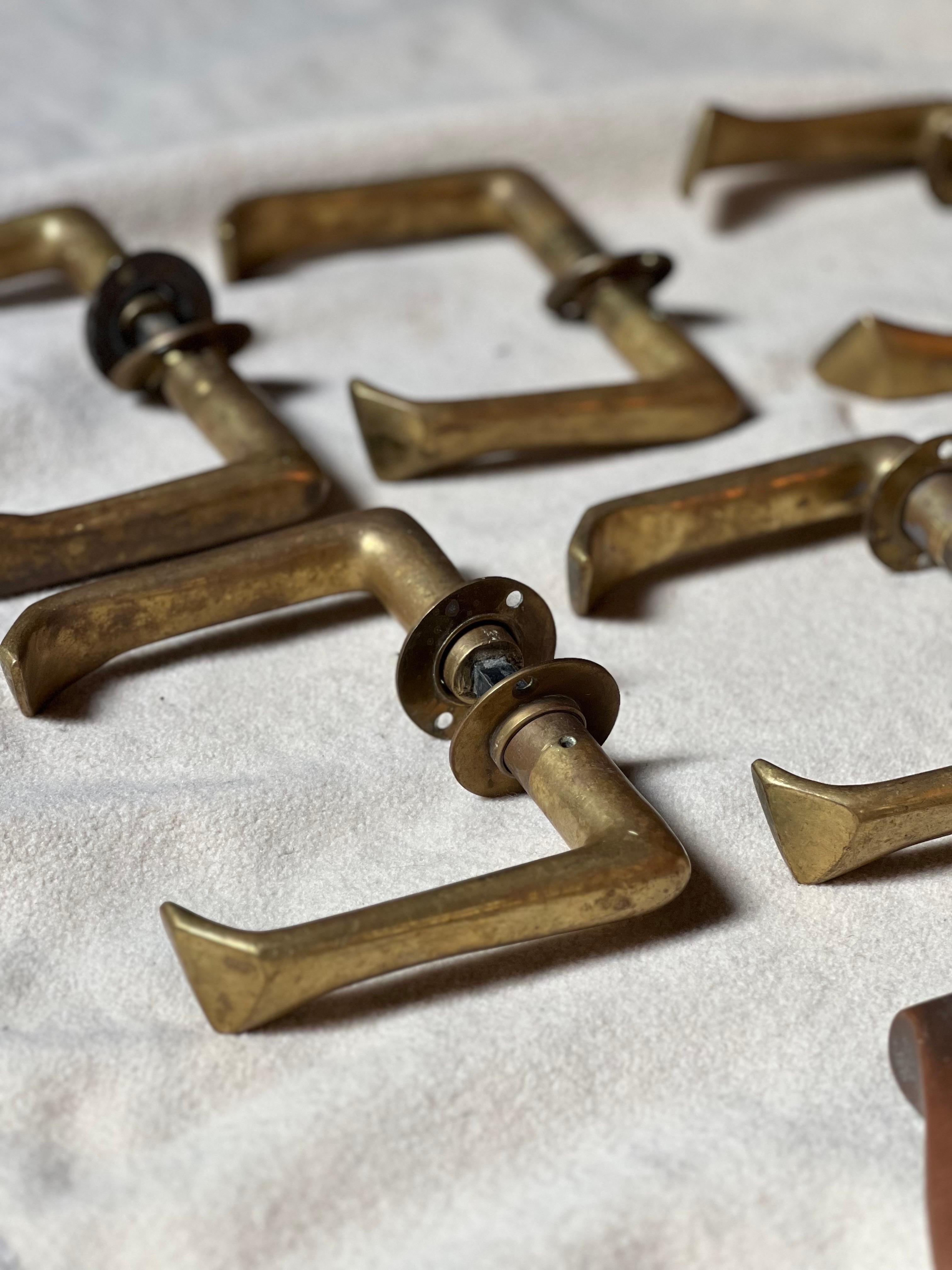 Alvar Aalto Estremamente raro il set di 6 maniglie per porte in ottone realizzate in Finlandia originali in vendita 3