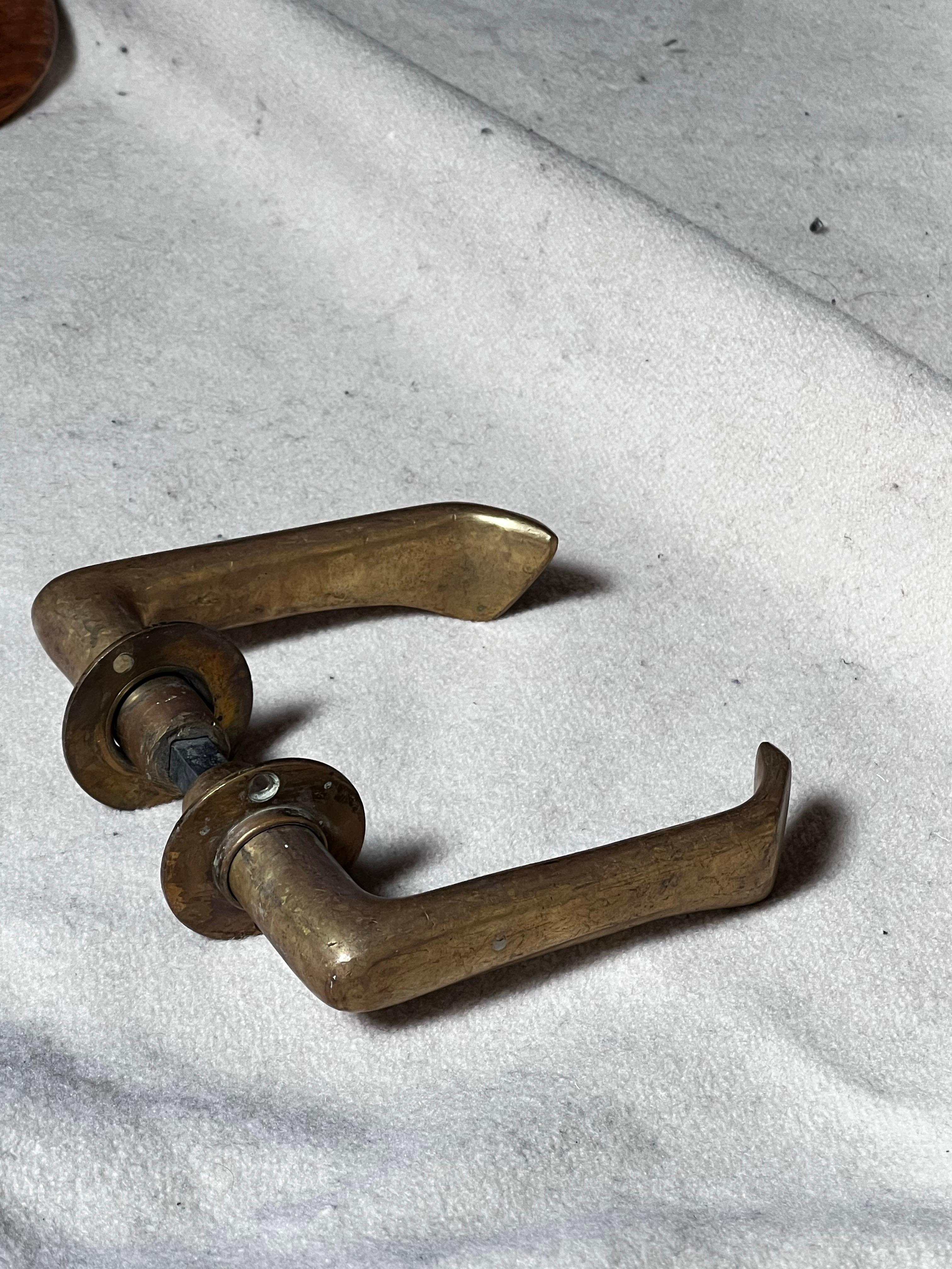 Alvar Aalto Estremamente raro il set di 6 maniglie per porte in ottone realizzate in Finlandia originali in vendita 6