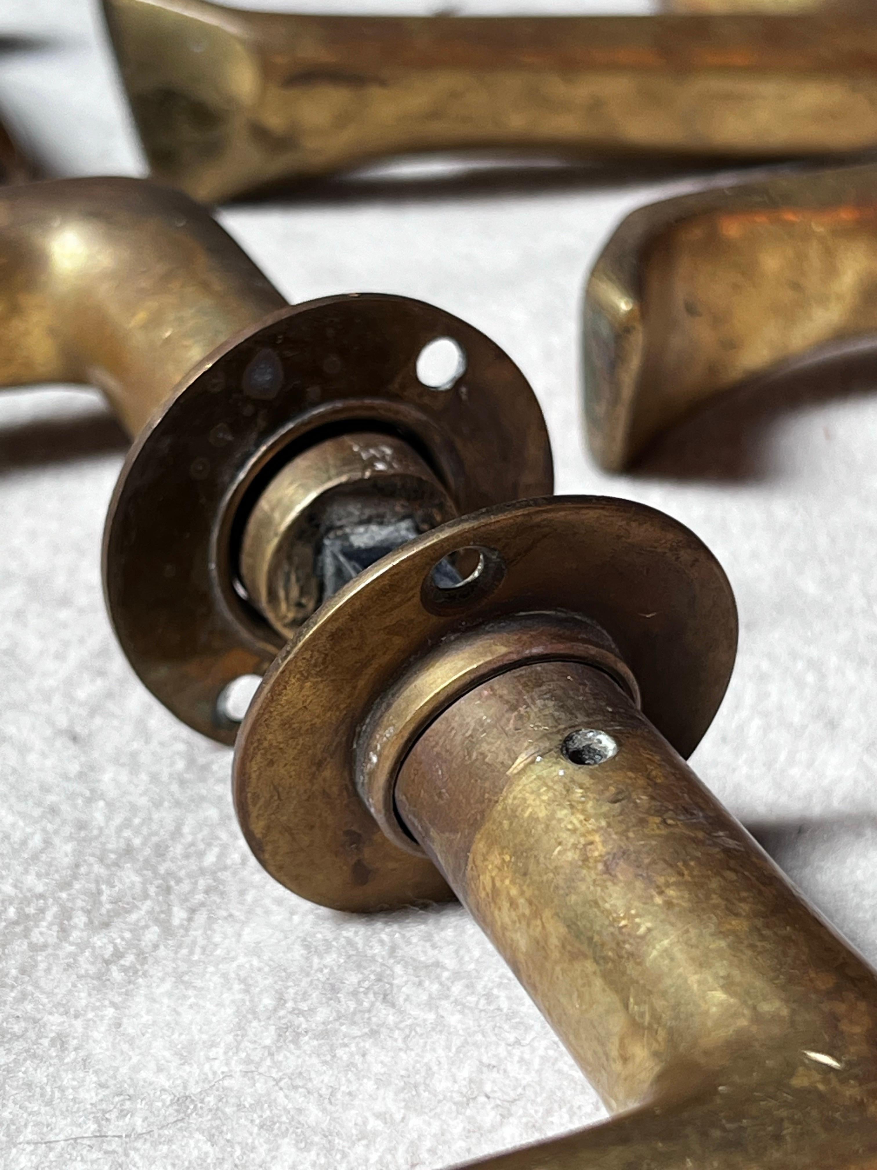 Metallo Alvar Aalto Estremamente raro il set di 6 maniglie per porte in ottone realizzate in Finlandia originali in vendita