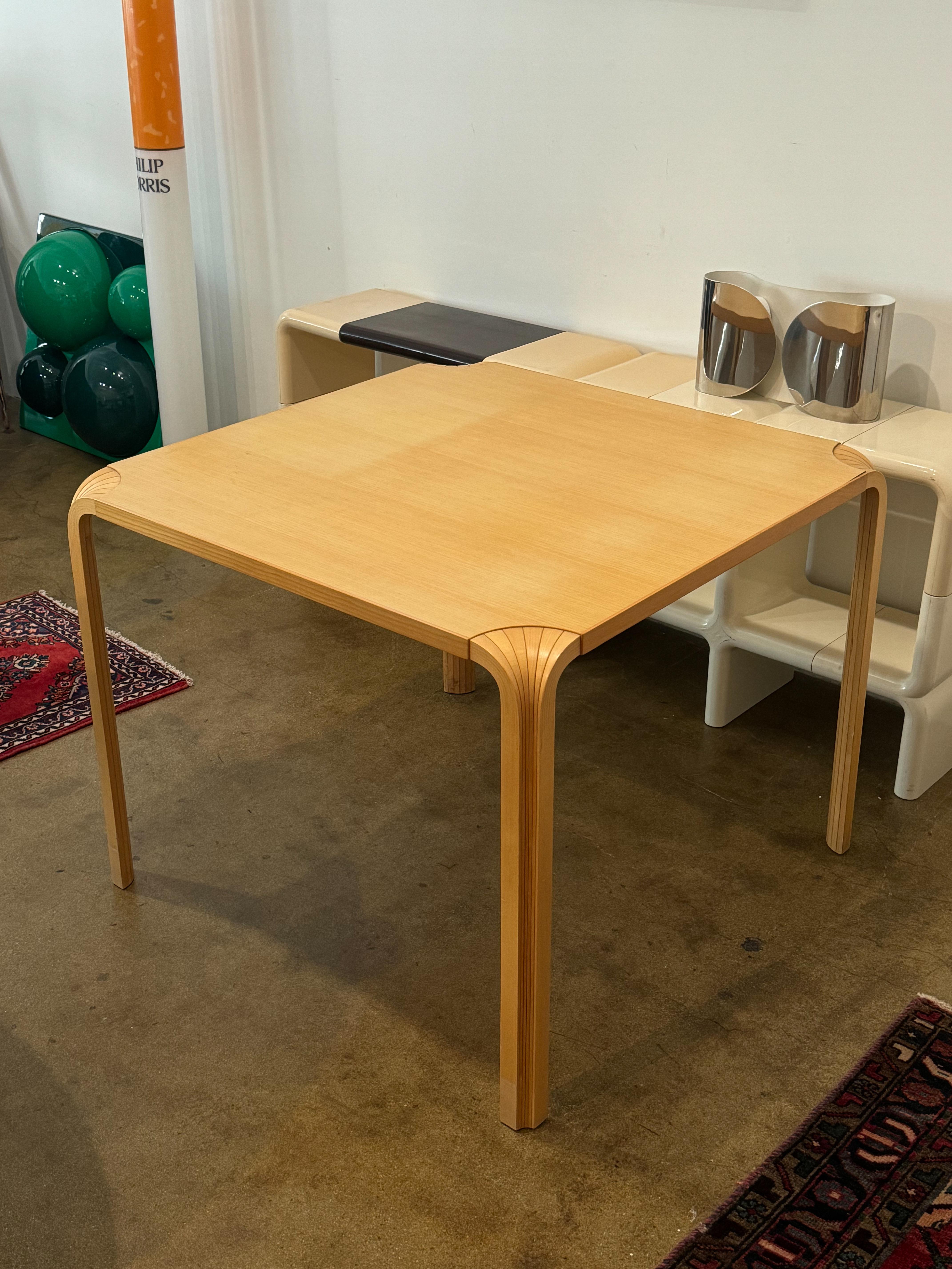 Alvar Aalto Fan Leg Dining Table by Artek In Good Condition For Sale In Los Angeles, CA