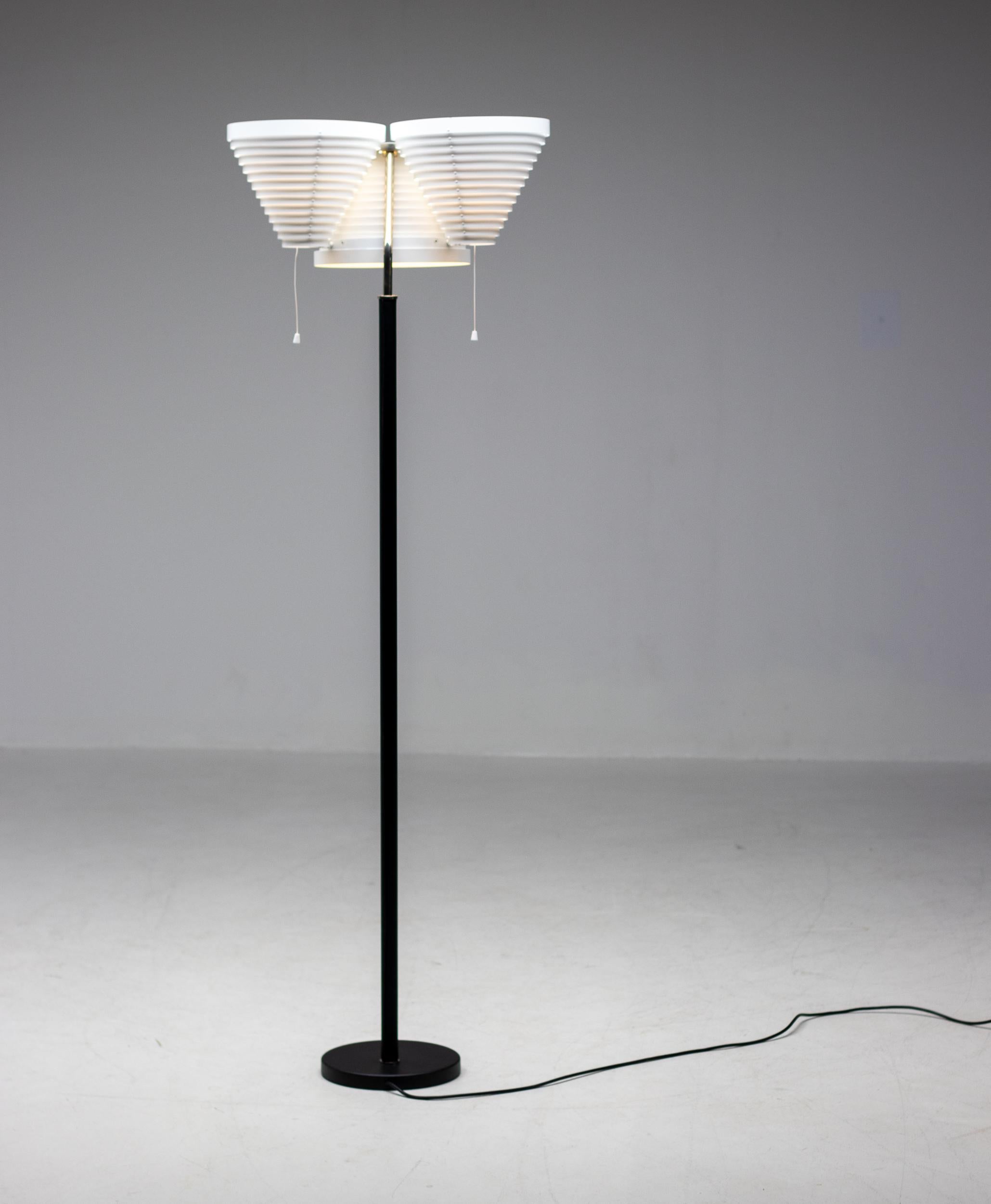 Alvar Aalto Floor Lamp A809 In Good Condition For Sale In Dronten, NL