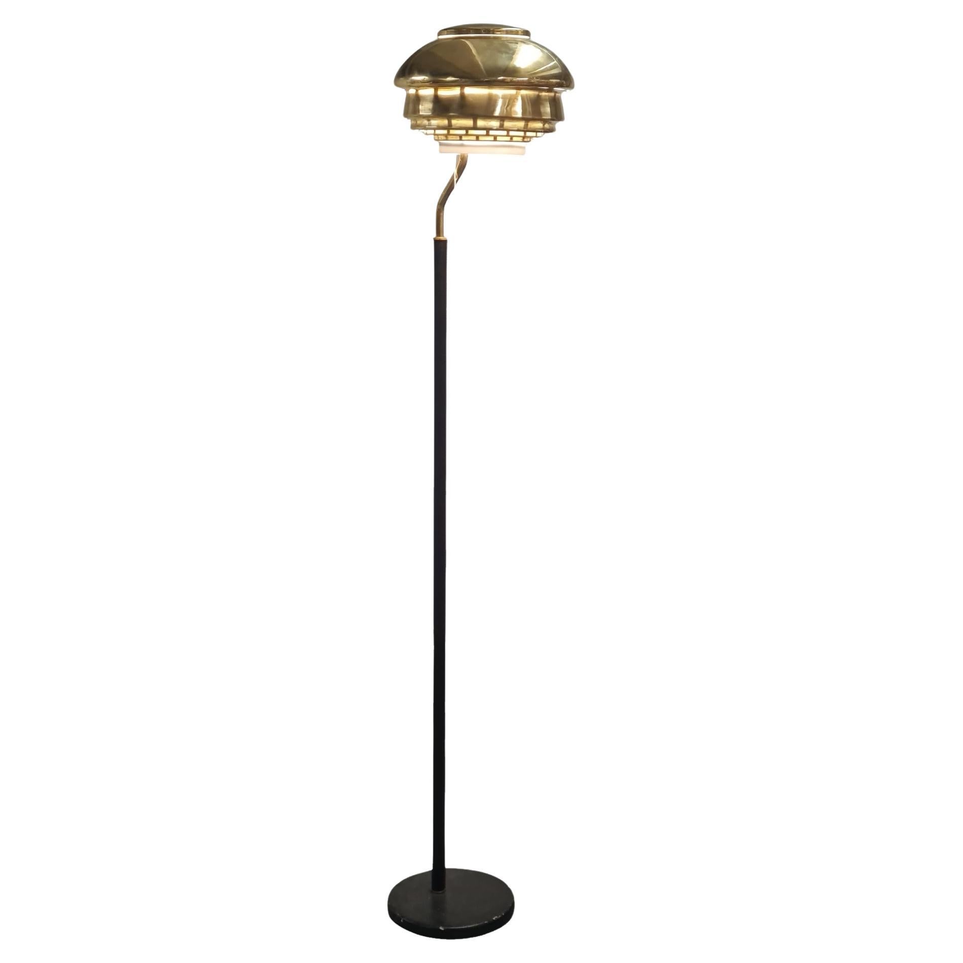 Lampadaire Alvar Aalto+Aalto modèle A808 en laiton, Valaistustyö Oy années 1950
