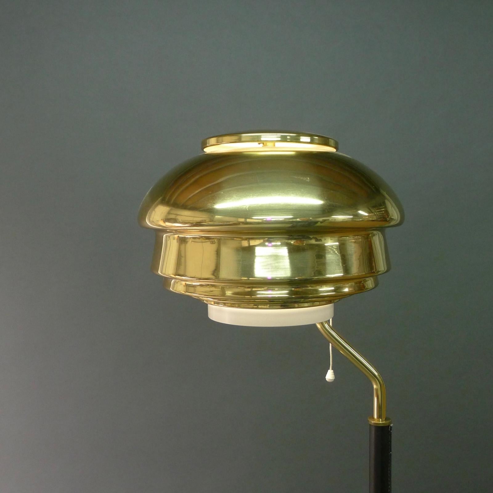 Alvar Aalto, Floor Lamp, model A808, Valaistustyö, Finland, 1950s, brass/leather In Good Condition For Sale In Wargrave, Berkshire