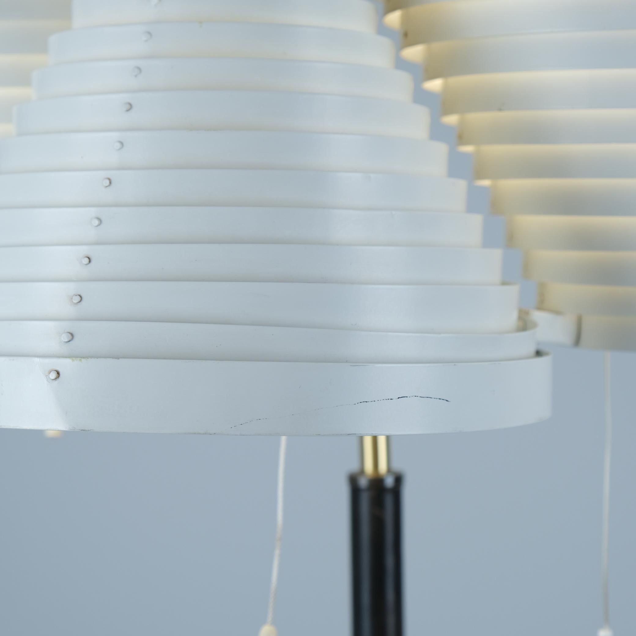 Alvar Aalto Stehleuchte Modell A809 aus weißem und schwarzem Leder, Valaistustyö 1960er Jahre im Angebot 2