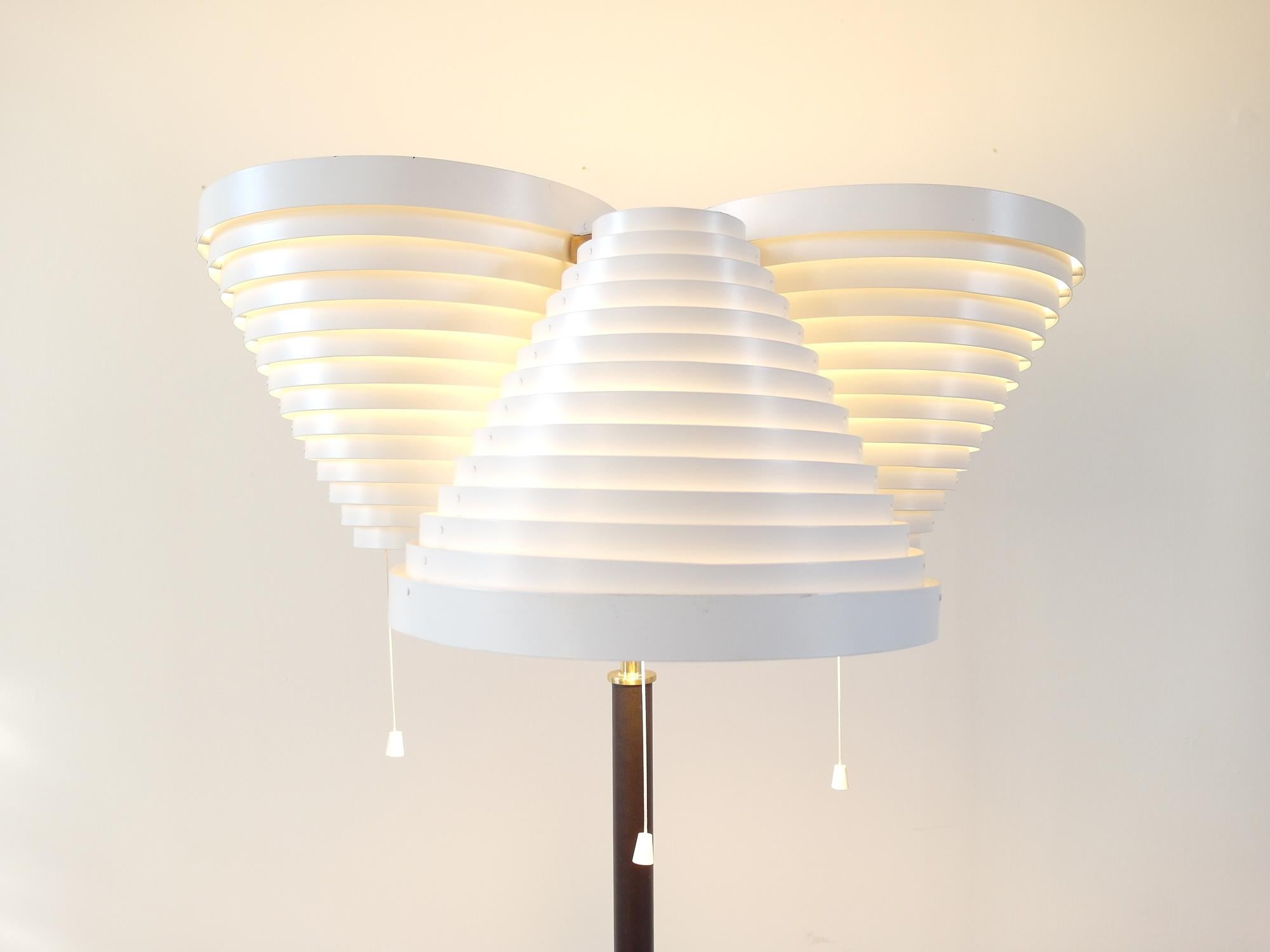 Alvar Aalto Floor Light A809 Early Production by Valaisinpaja Oy, Finland, 1959 For Sale 3