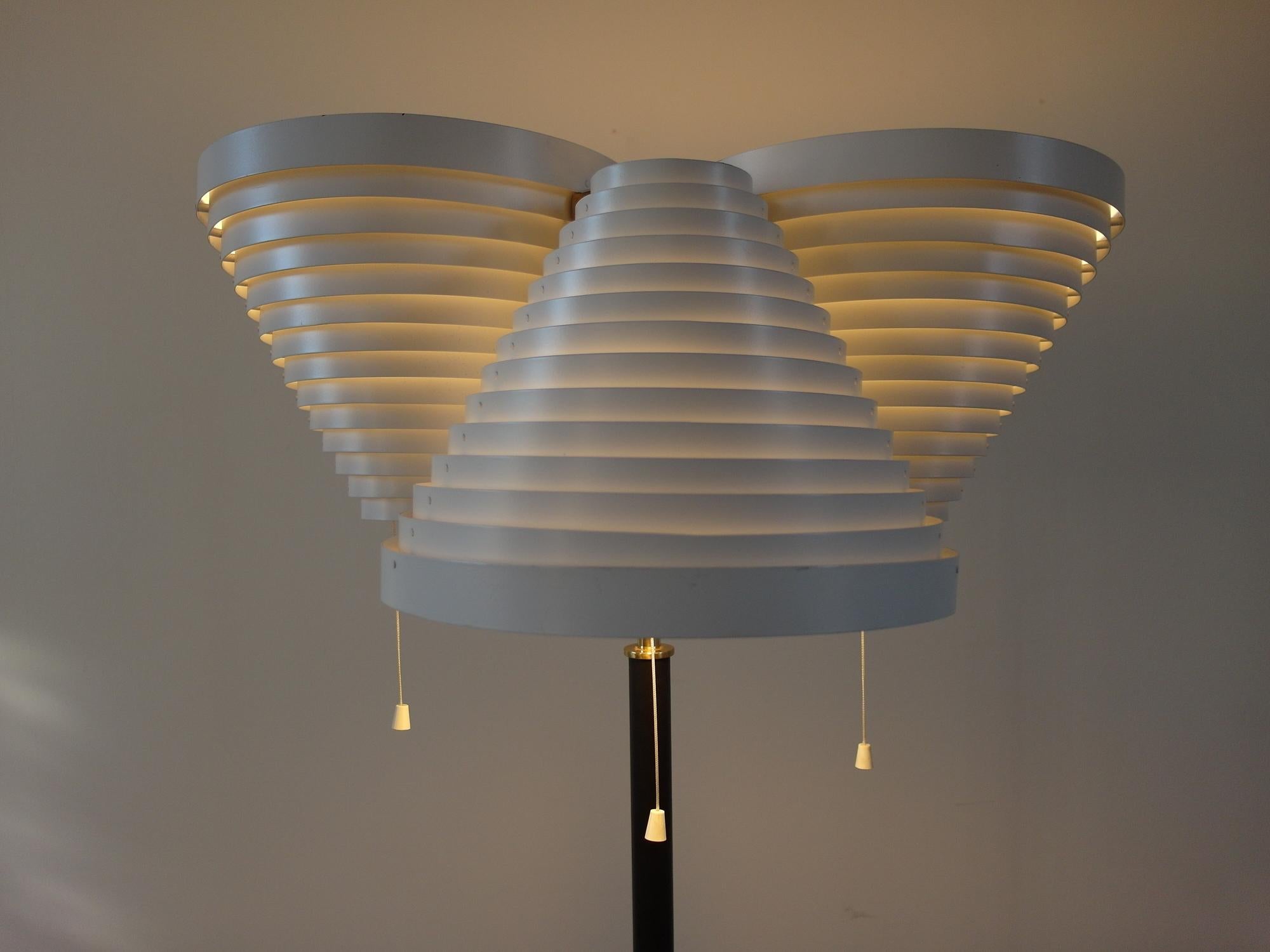 Alvar Aalto Floor Light A809 Early Production by Valaisinpaja Oy, Finland, 1959 For Sale 4